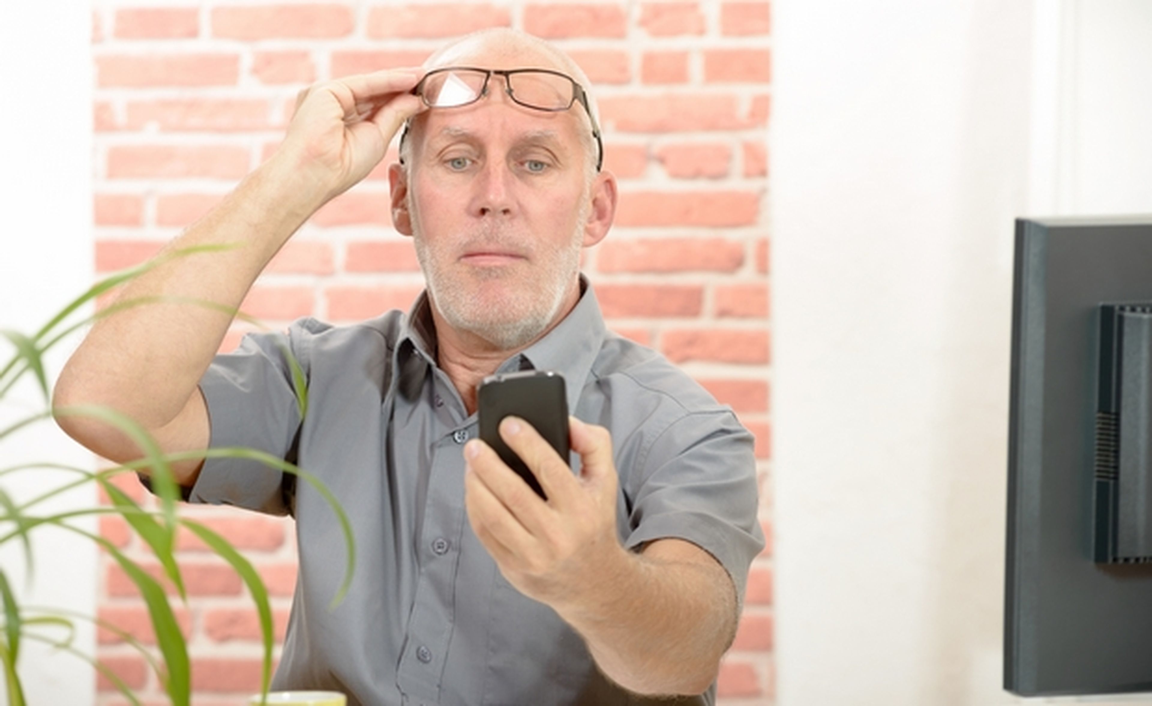Cómo cuidar la vista cuando usas el móvil o la tablet