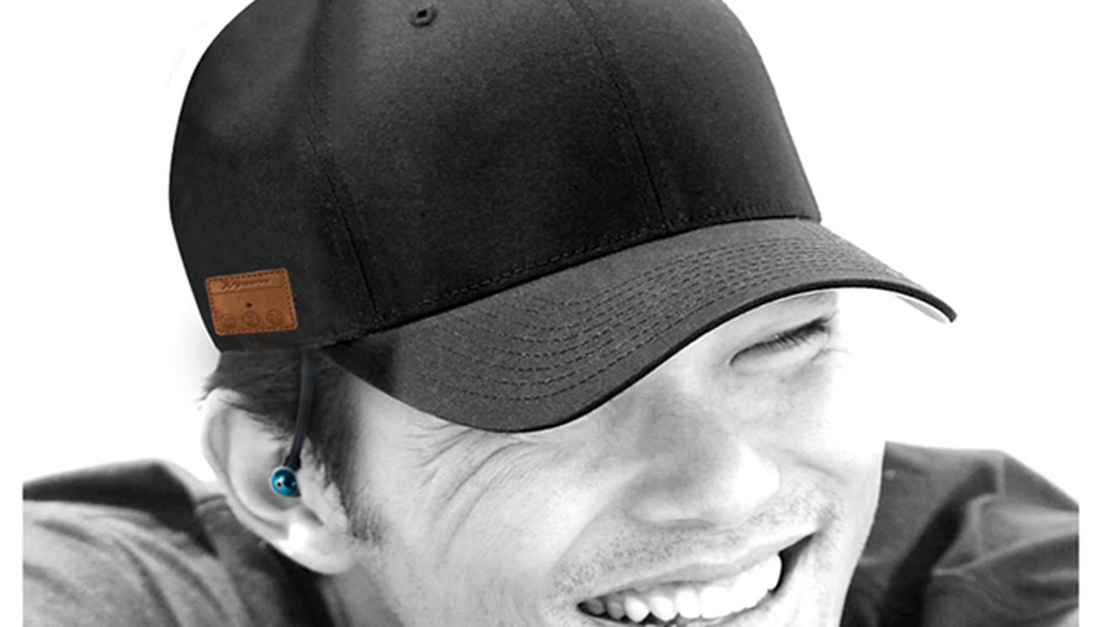 Gorra deportiva con auriculares incorporados