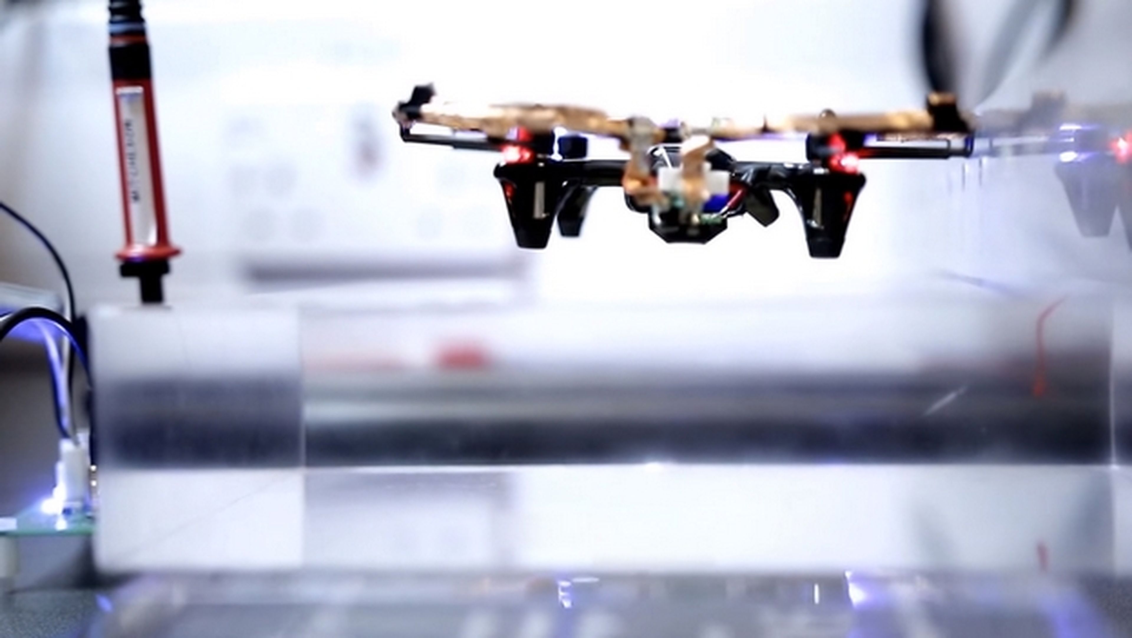 Consiguen hacer volar un dron eternamente sin batería