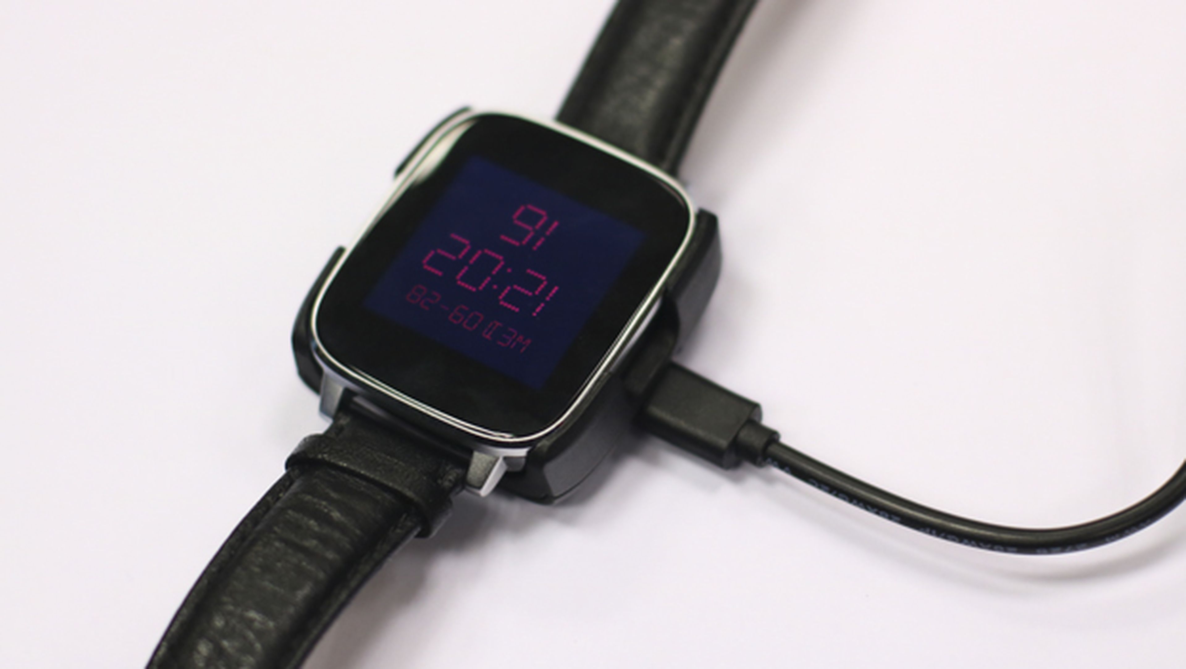 Accesorio del Zeblaze Crystal para cargar el smartwatch