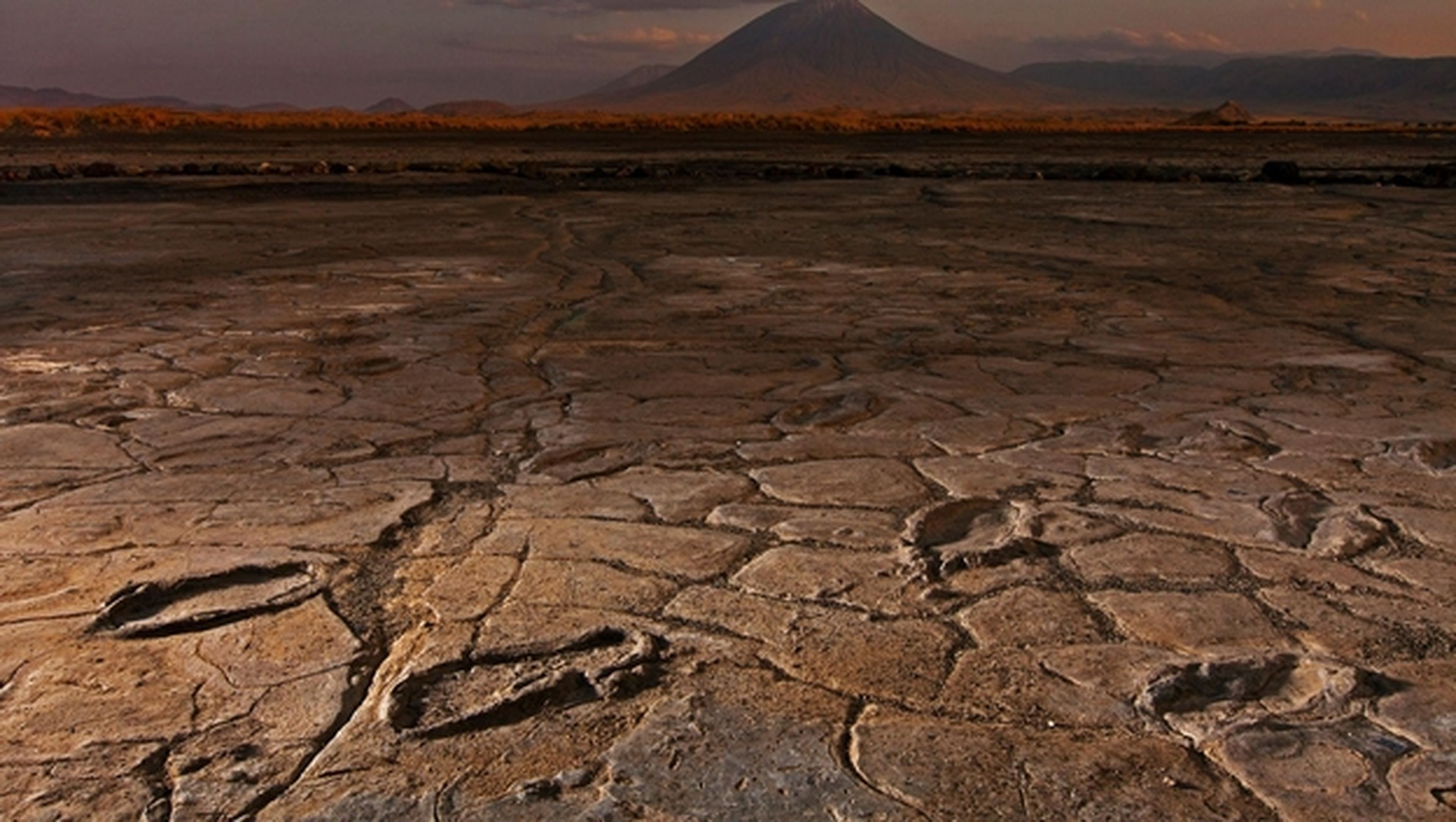 Descubren cientos de huellas de hace 20.000 años junto a un volcán