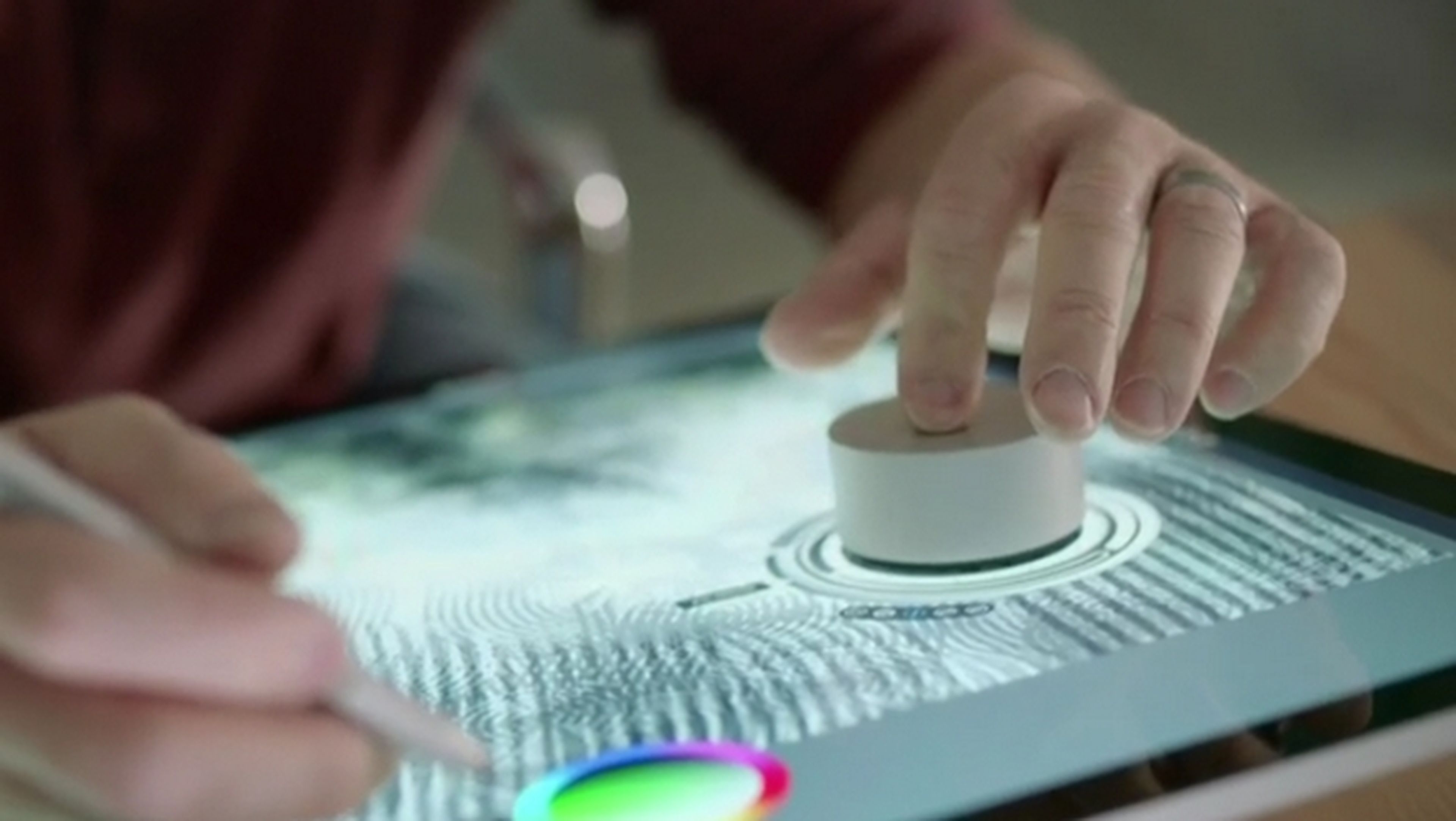 Surface Dial, el dispositivo circular que se pega a la pantalla