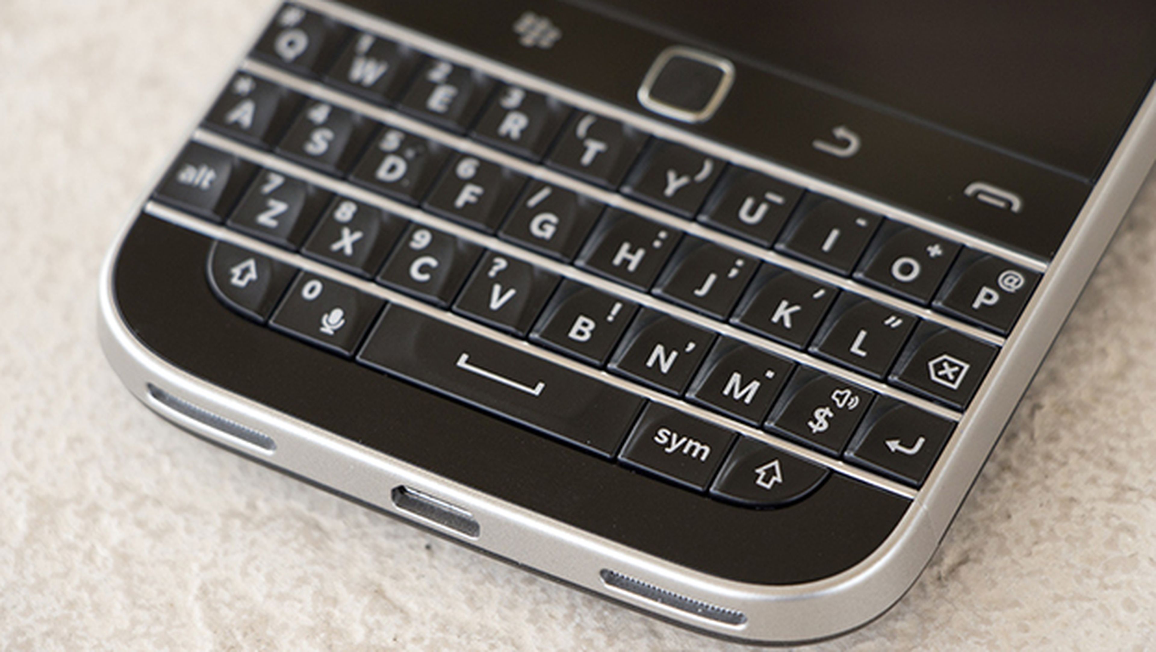 Nuevo Blackberry con teclado físico