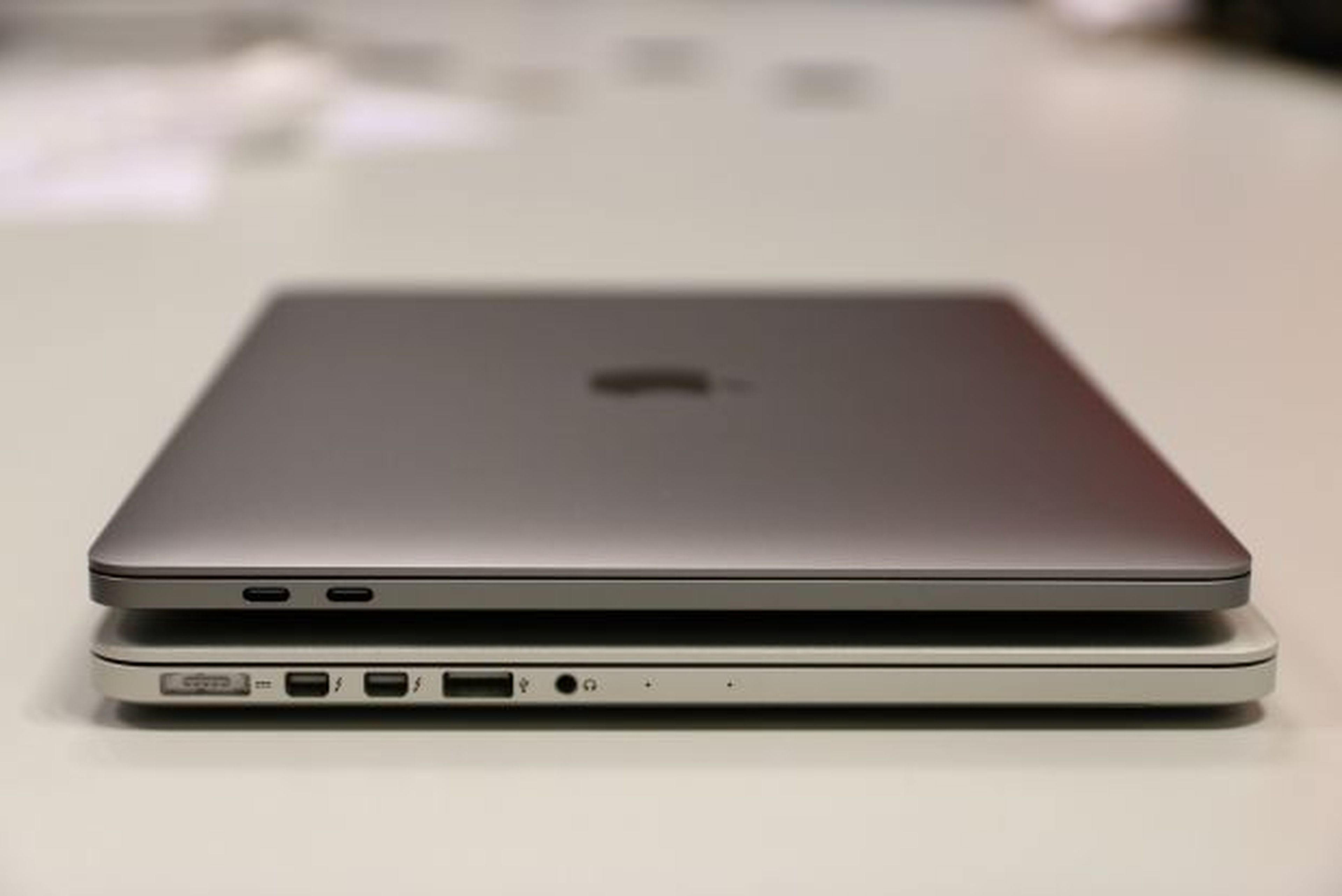 conexiones MacBook Pro 13 Touch Bar