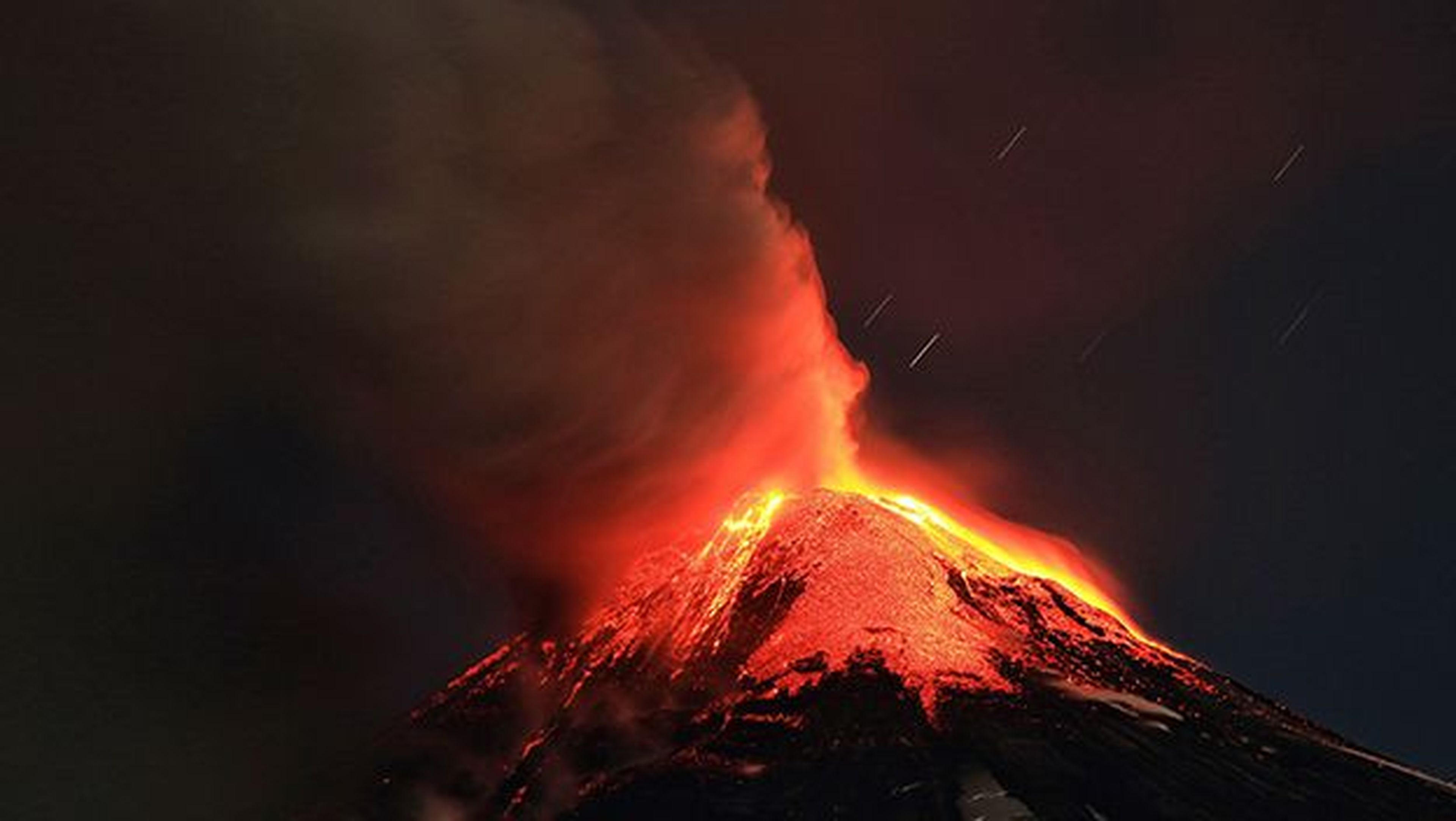 volcan en erupción