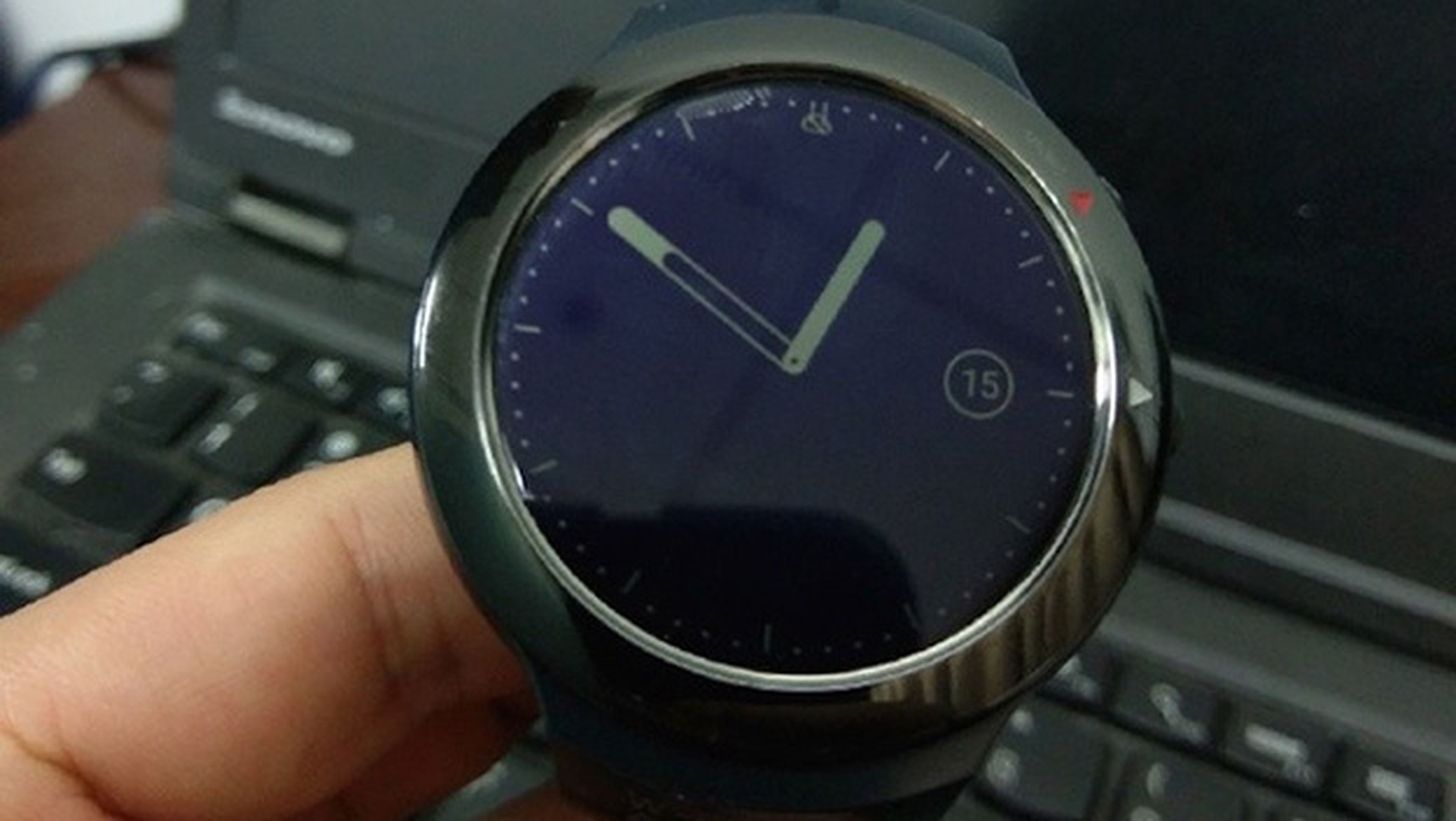 Aparecen imágenes del primer smartwatch de HTC con Android Wear