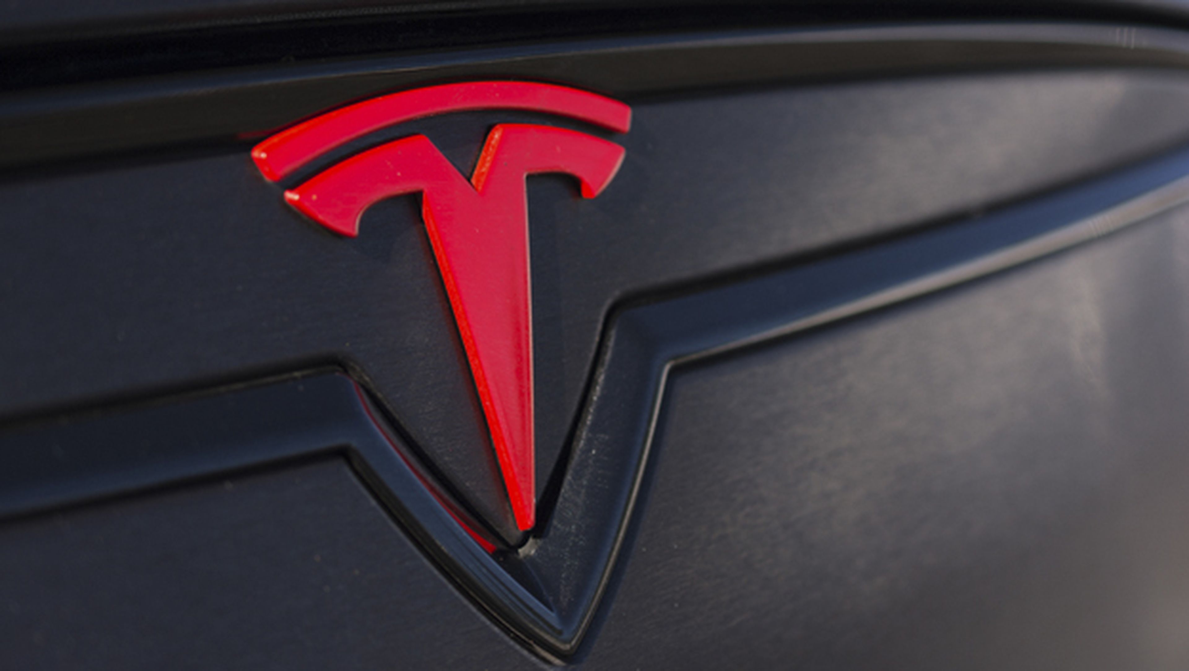Escudo de la marca de coches eléctricos Tesla