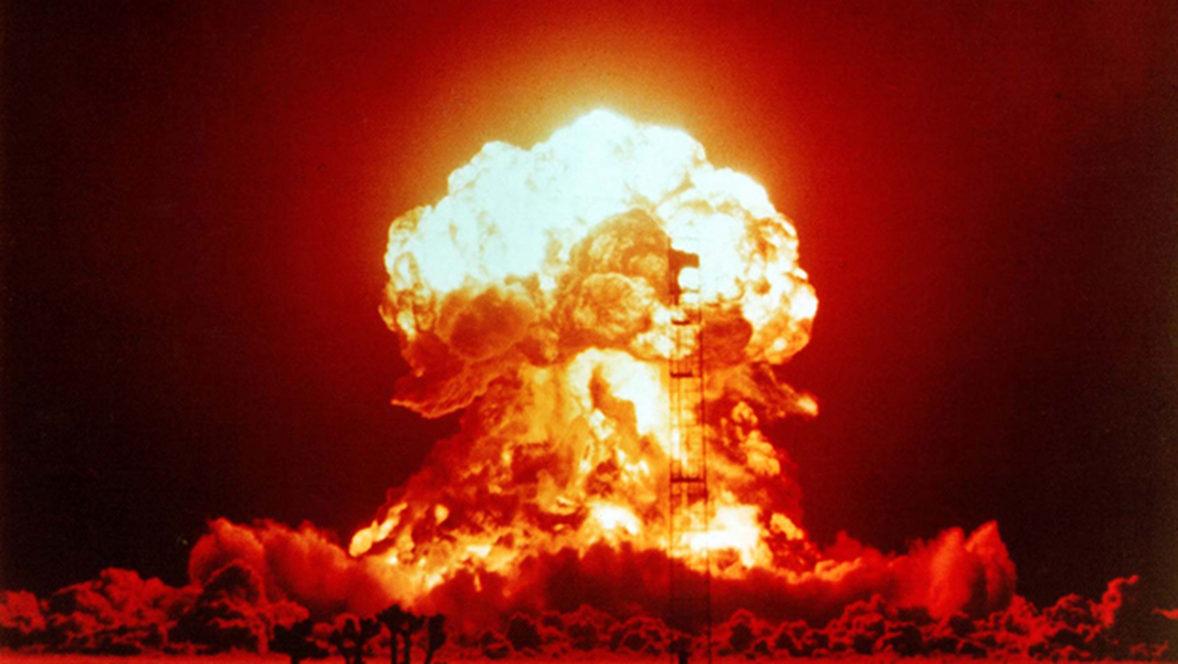 Donald Trump y sus comentarios sobre las bombas nucleares sitúan el reloj del apocalipsis cerca de la destrucción de la humanidad.