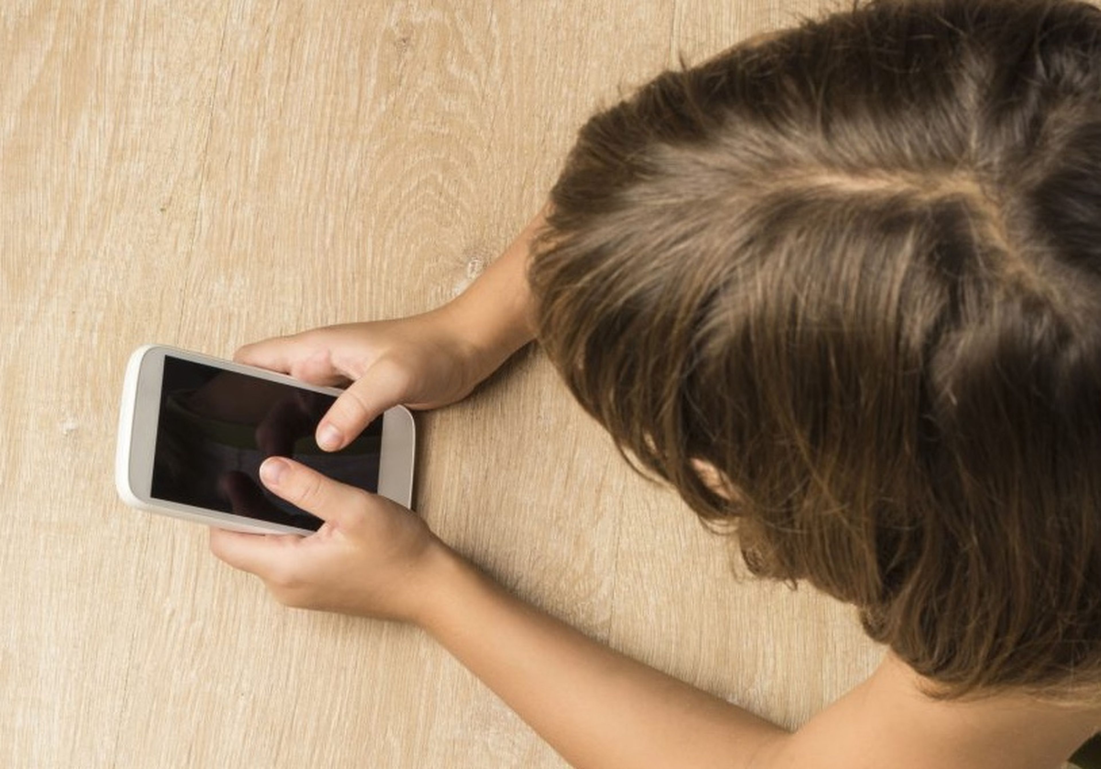 Cómo evitar que los niños se descarguen aplicaciones en el móvil