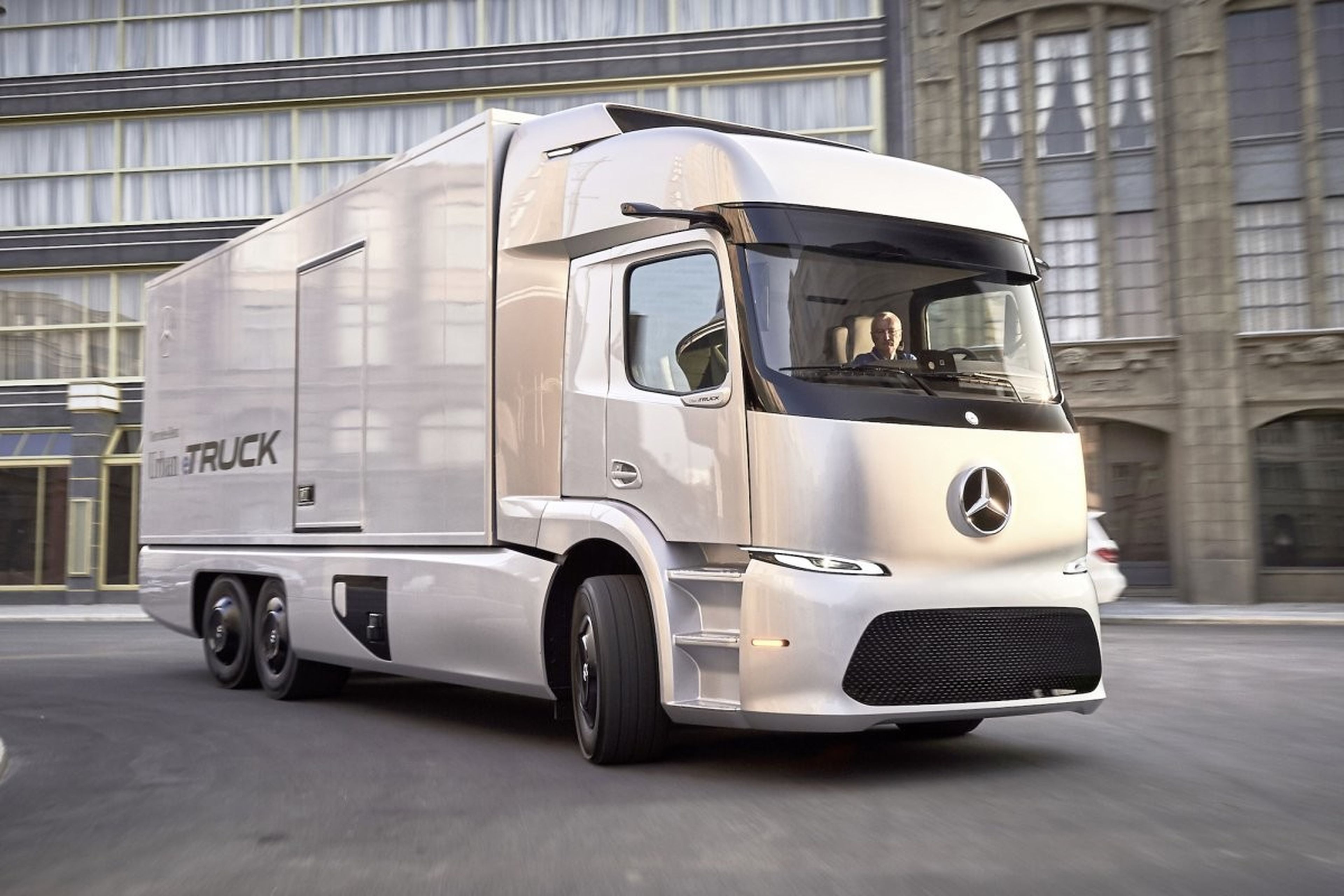 Mercedes pondrá en marcha el primer camión eléctrico en 2020