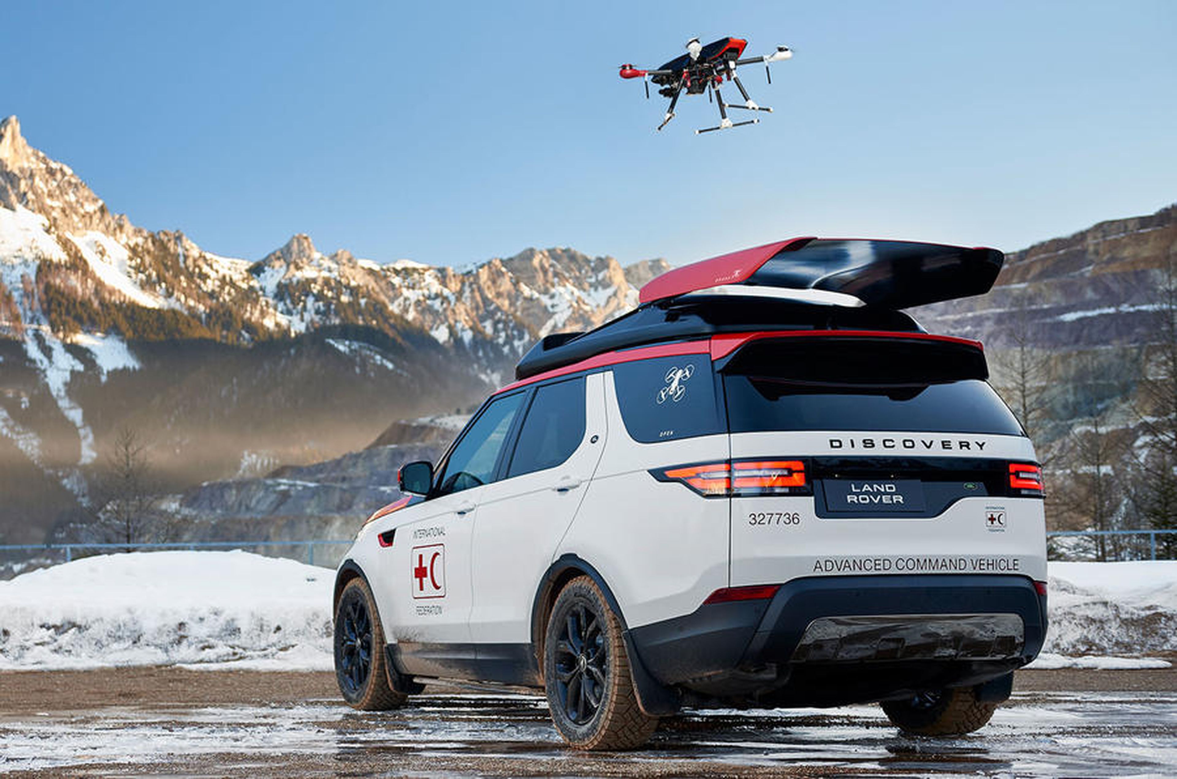 Land Rover presenta el coche que incorpora un dron en su techo