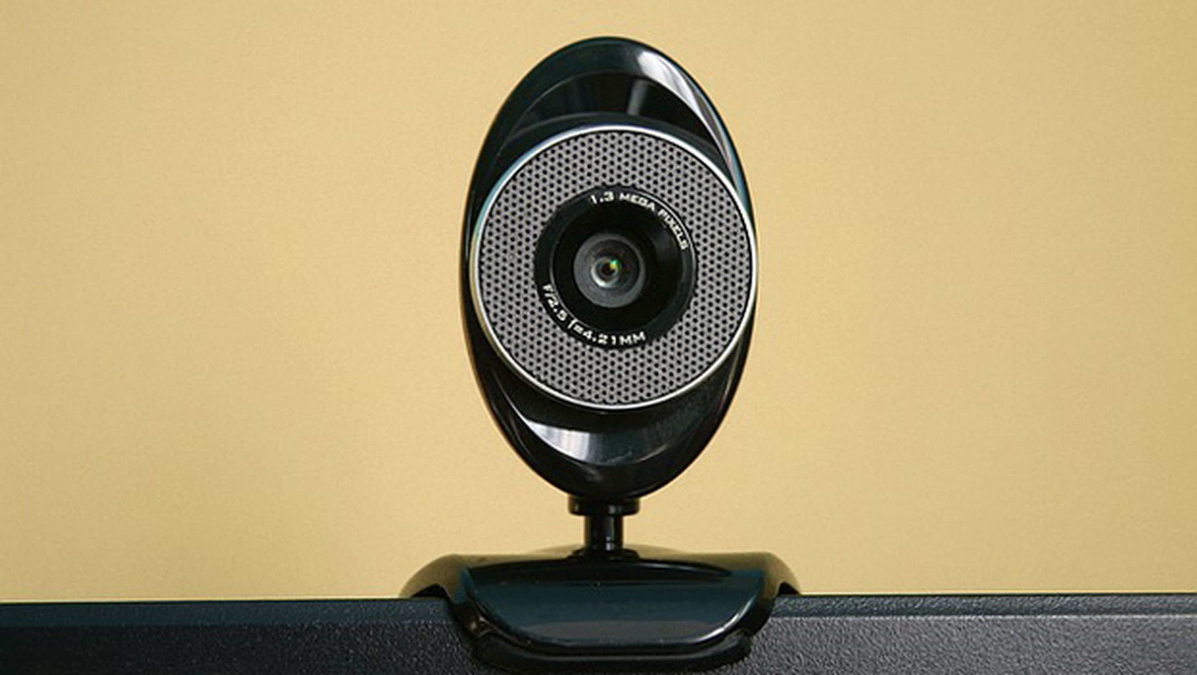 Un hacker te podría espiar a través de tu webcam con WiFi
