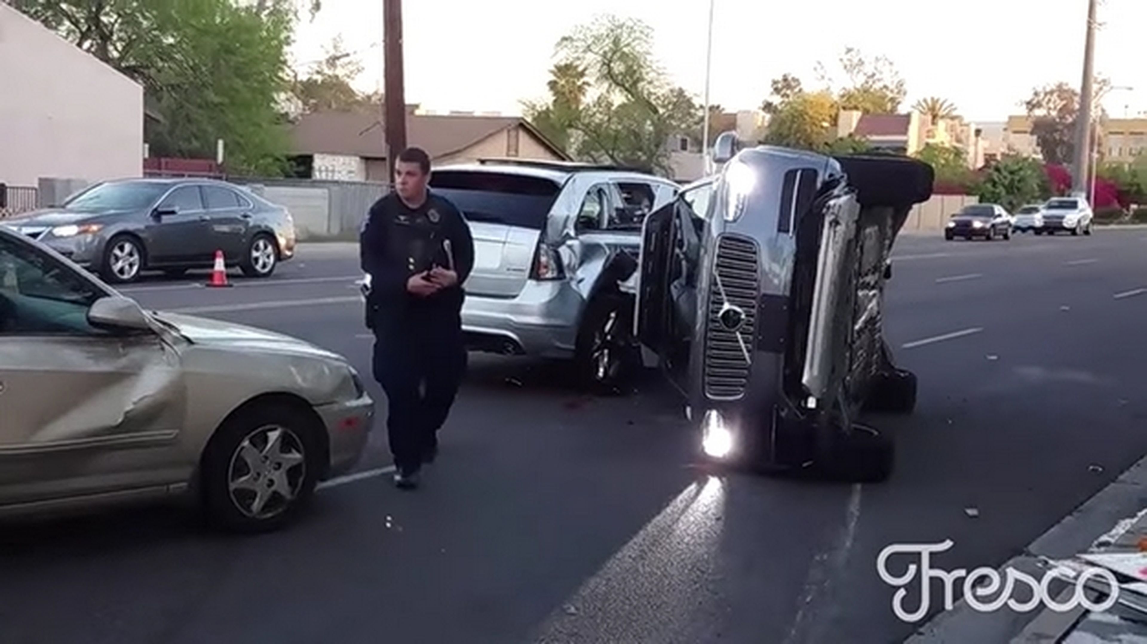 Uber cancela su coche autónomo tras un espectacular accidente