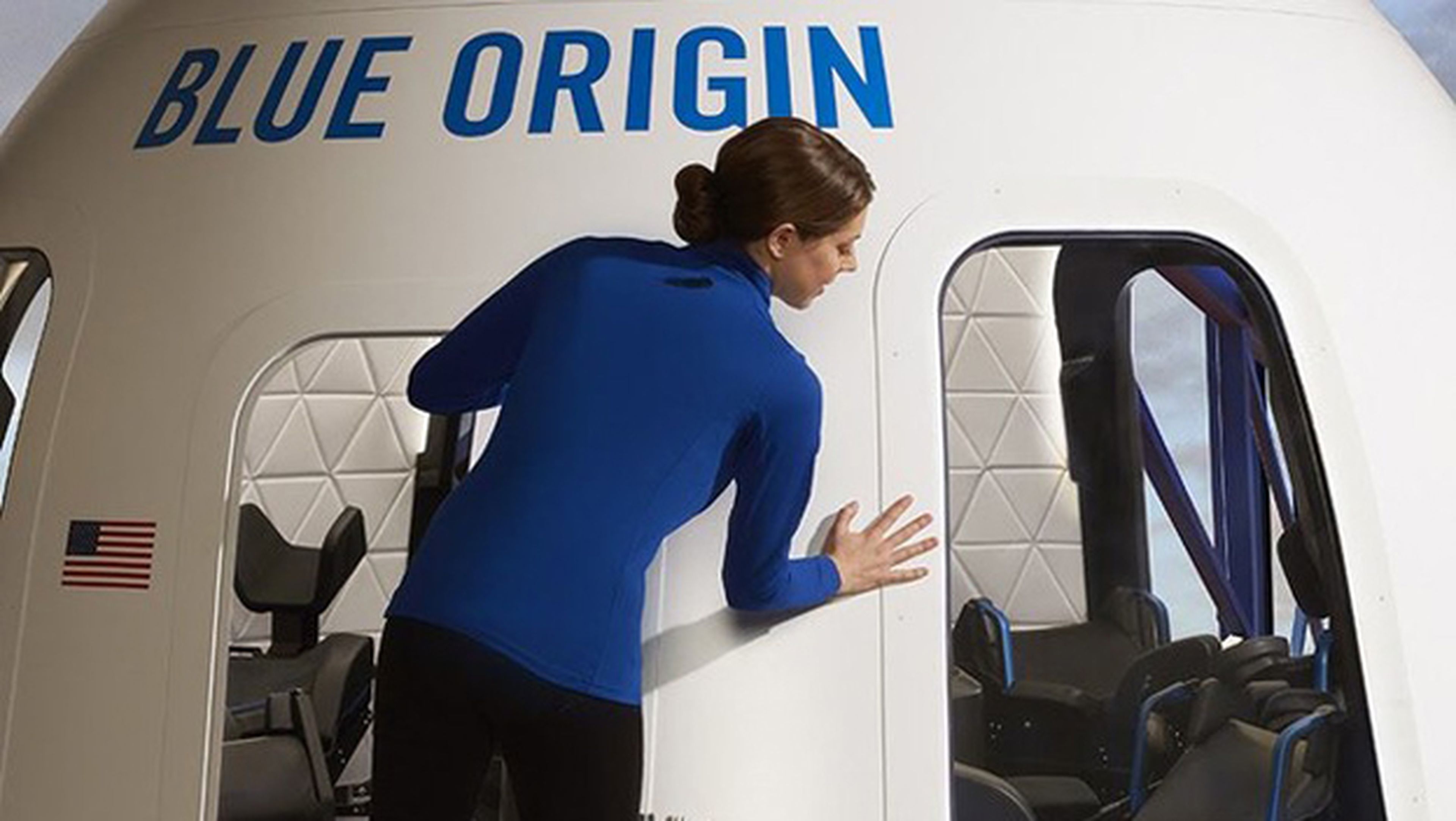 Interior de la nave de Blue Origin que hará el primer vuelo comercial al espacio