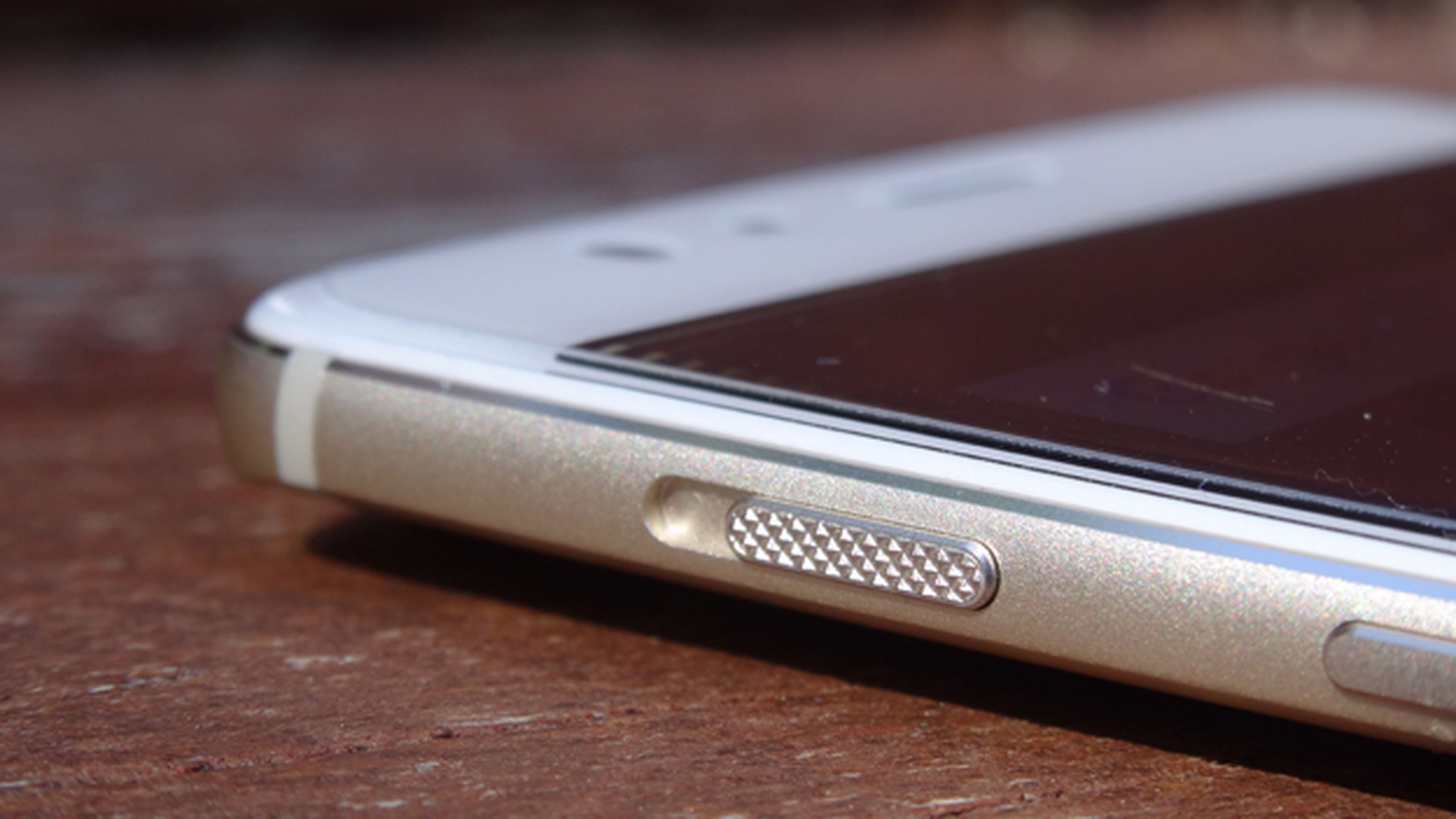 El botón de silencio del OnePlus 3T permite silenciar las llamadas con un clic