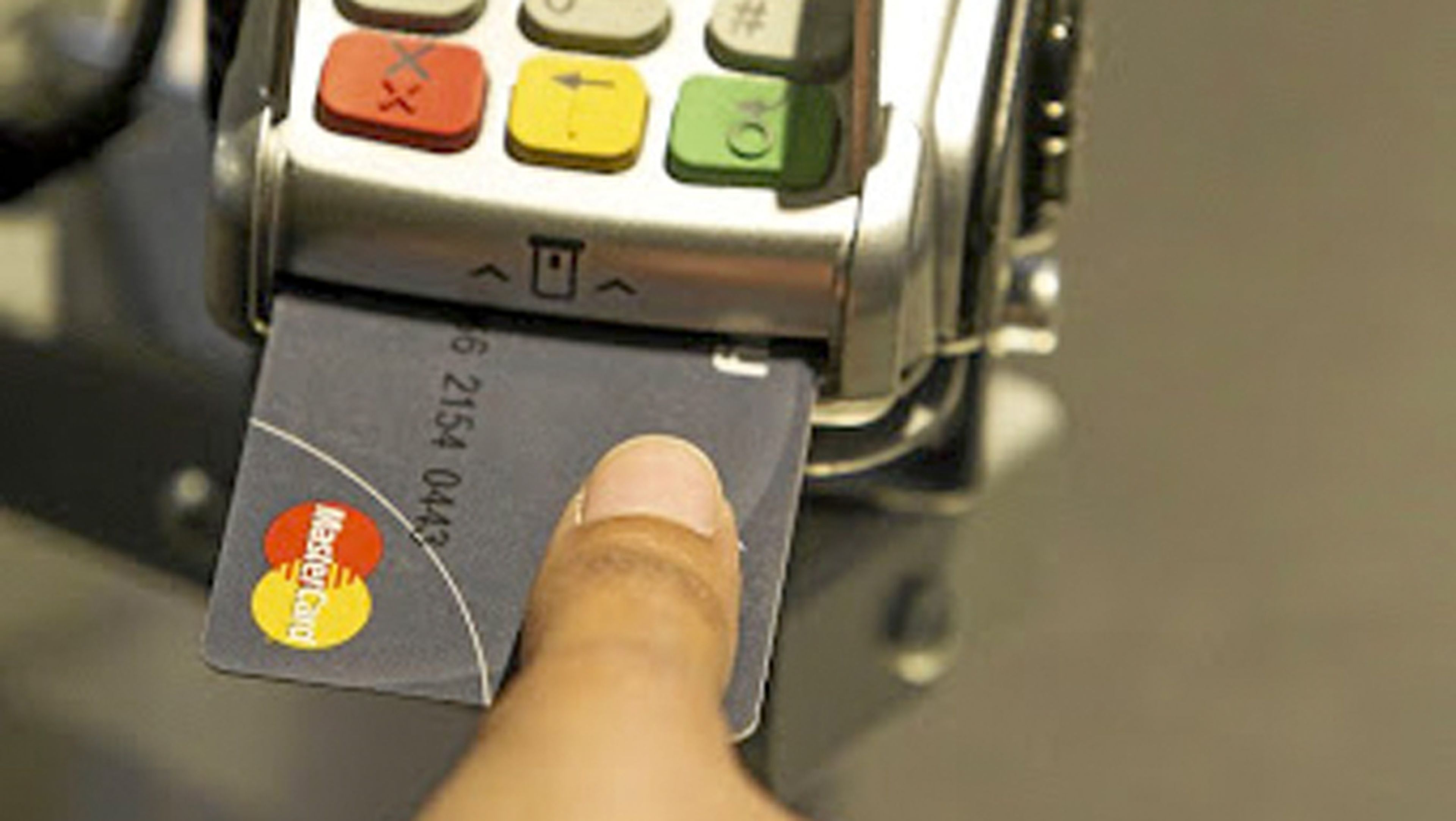 La tarjeta de Mastercard con lector de huellas integrado