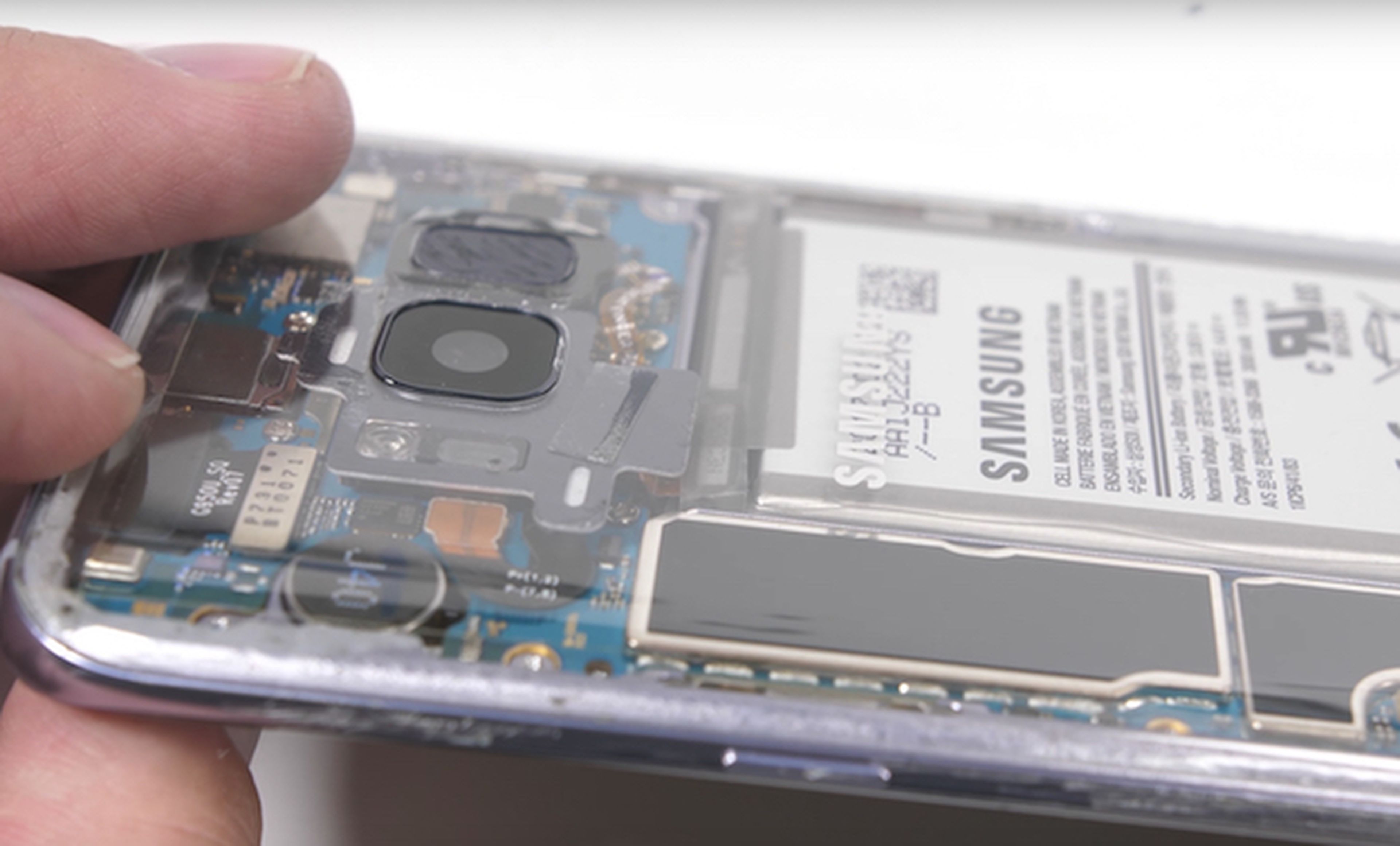 ¿Has visto este Galaxy S8 con carcasa transparente?