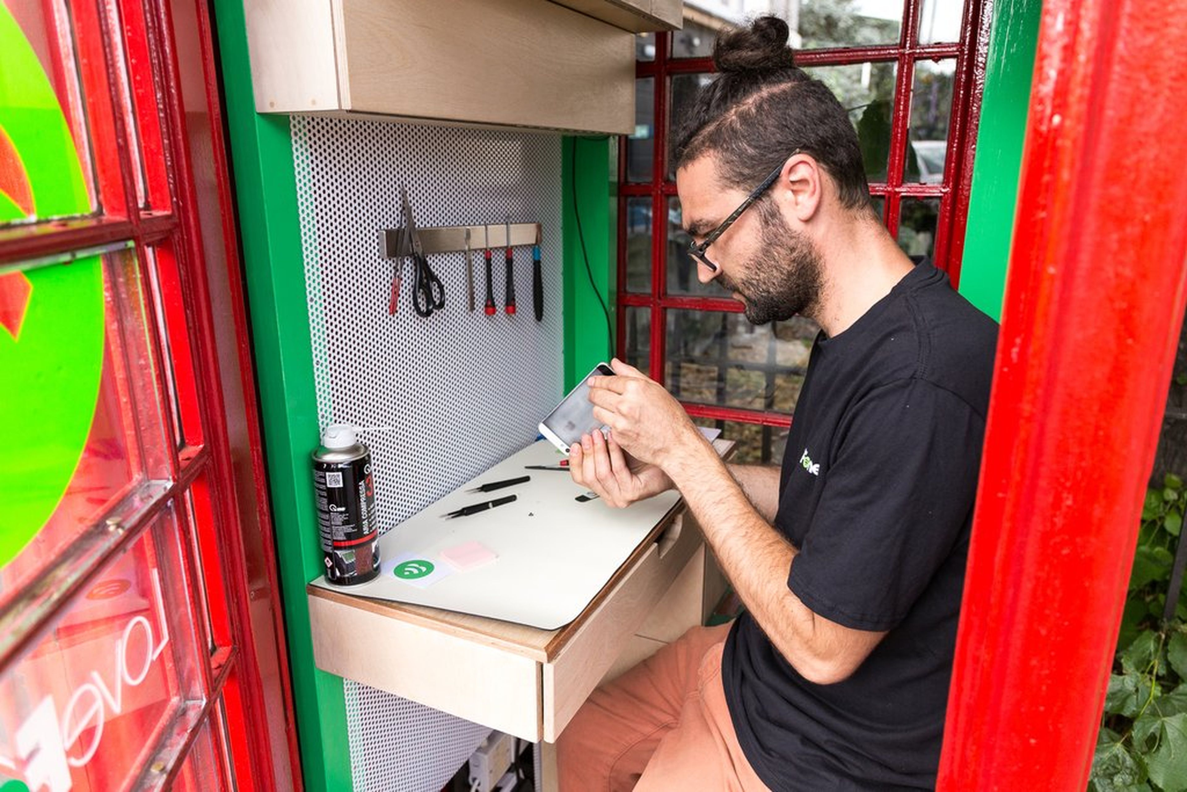De cabina roja de Londres al taller mas pequeño del mundo