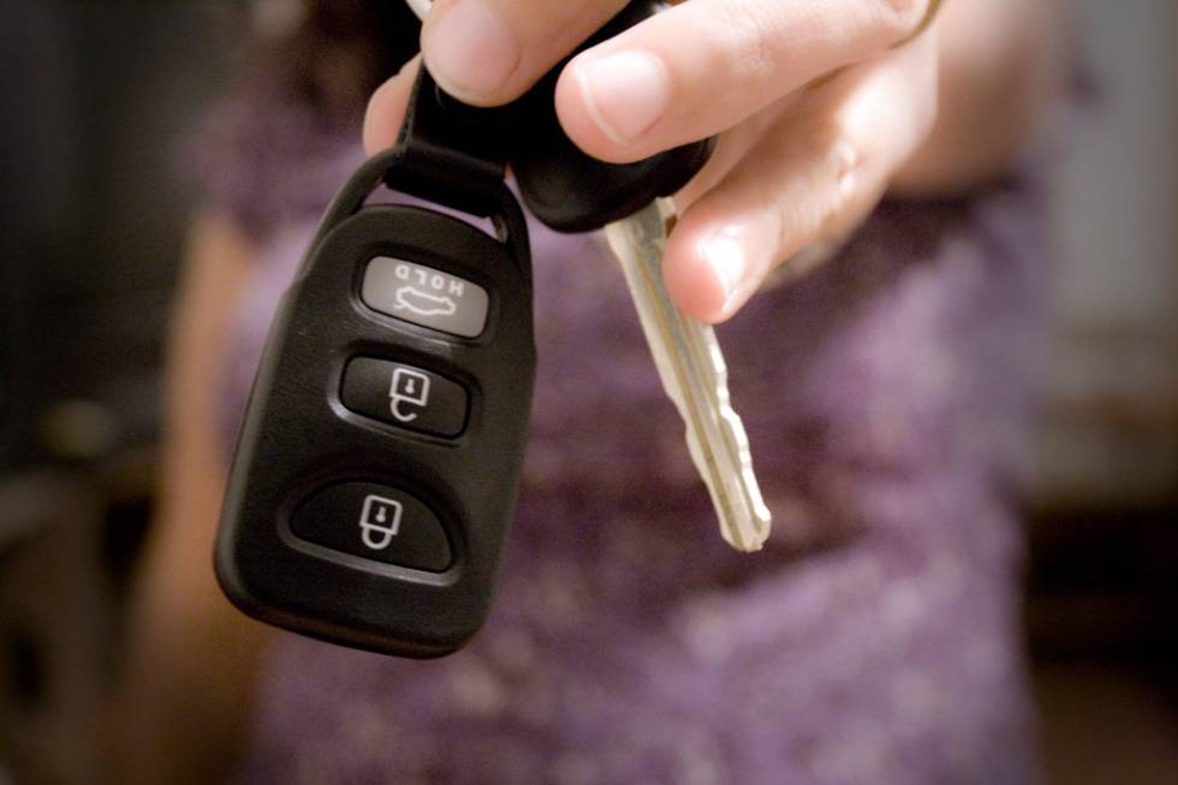 ¿Las llaves de un coche pueden abrir las puertas de otro?
