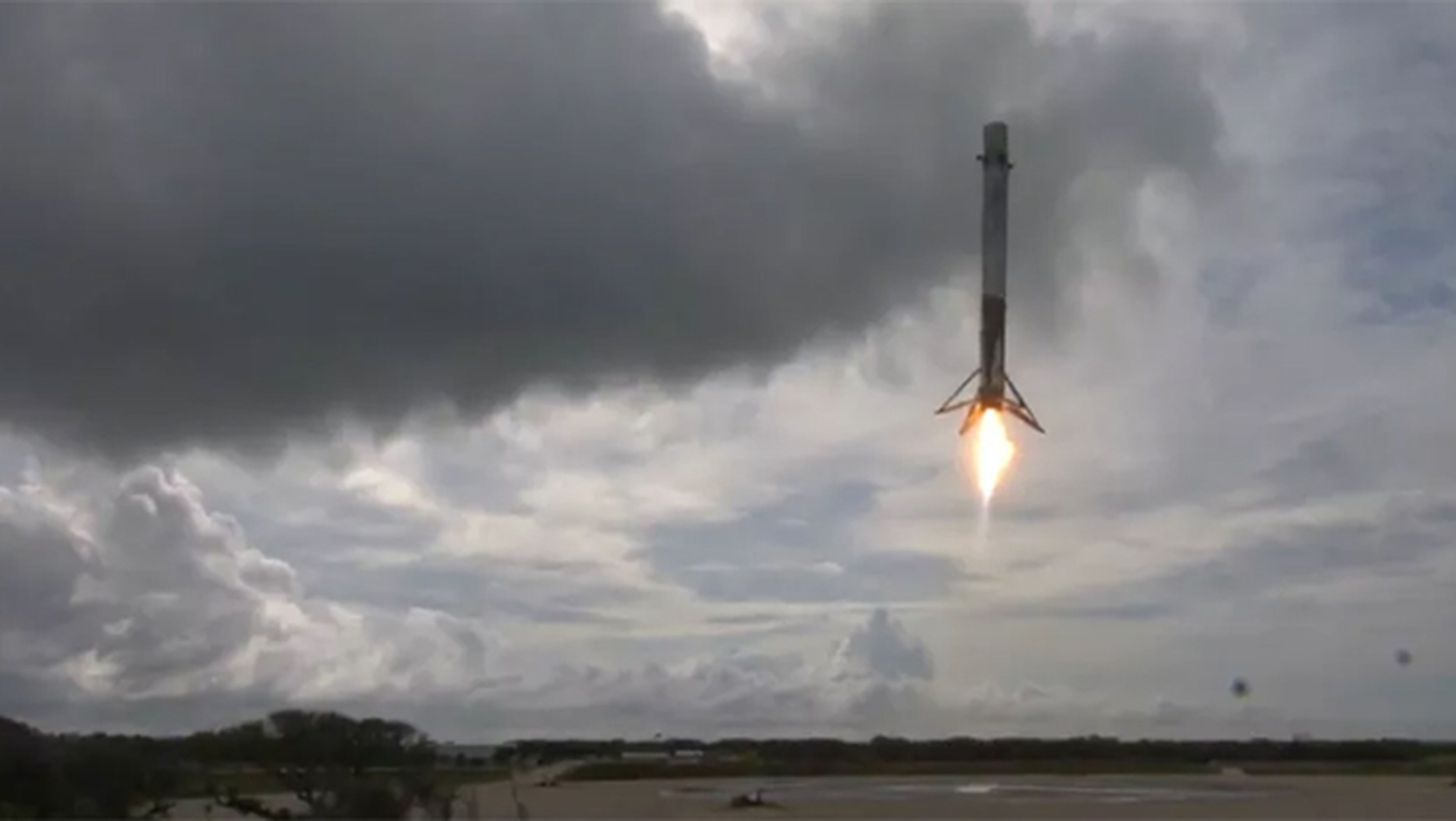 Space X lanza con éxito su primera cápsula reutilizada al espacio