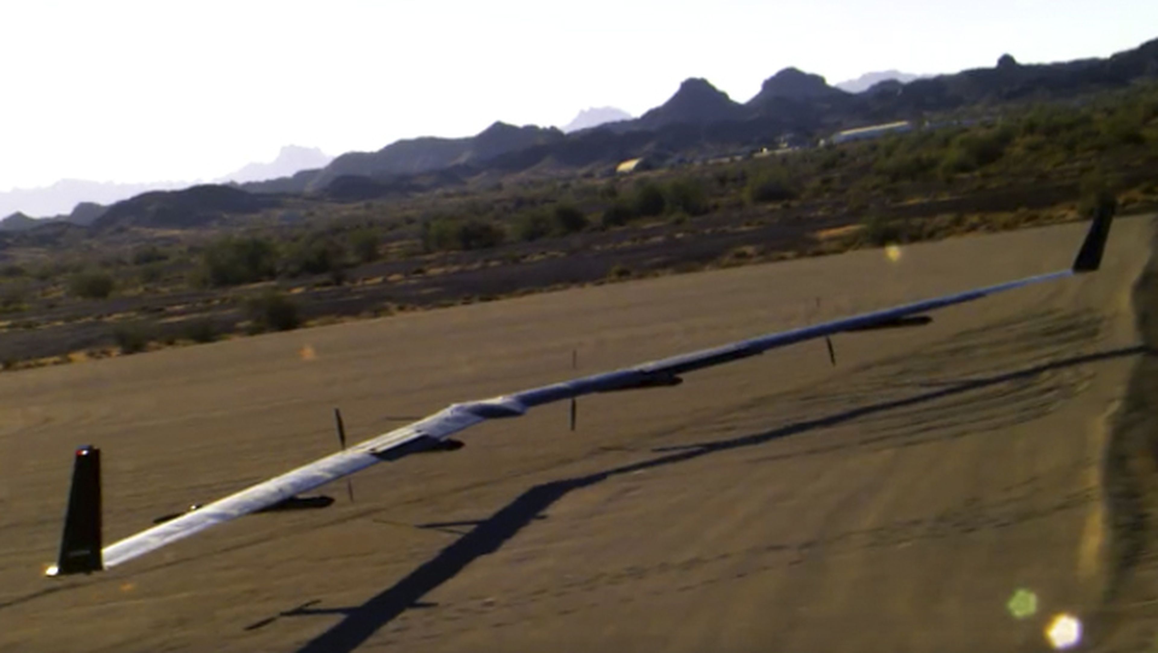 El dron Aquila de Facebook durante el aterrizaje