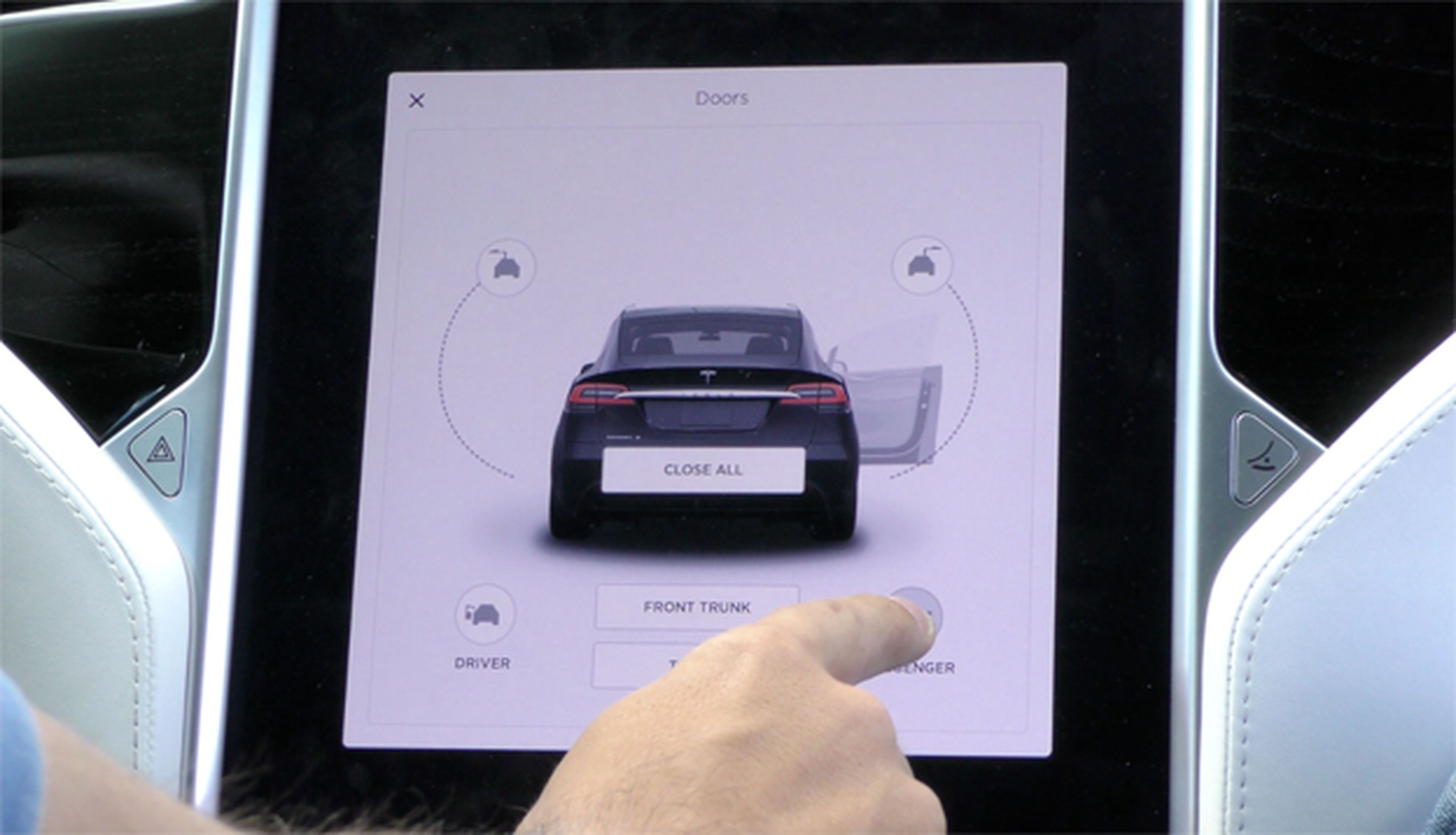 En el Tesla Model X, incluso las puertas se abren desde la pantalla