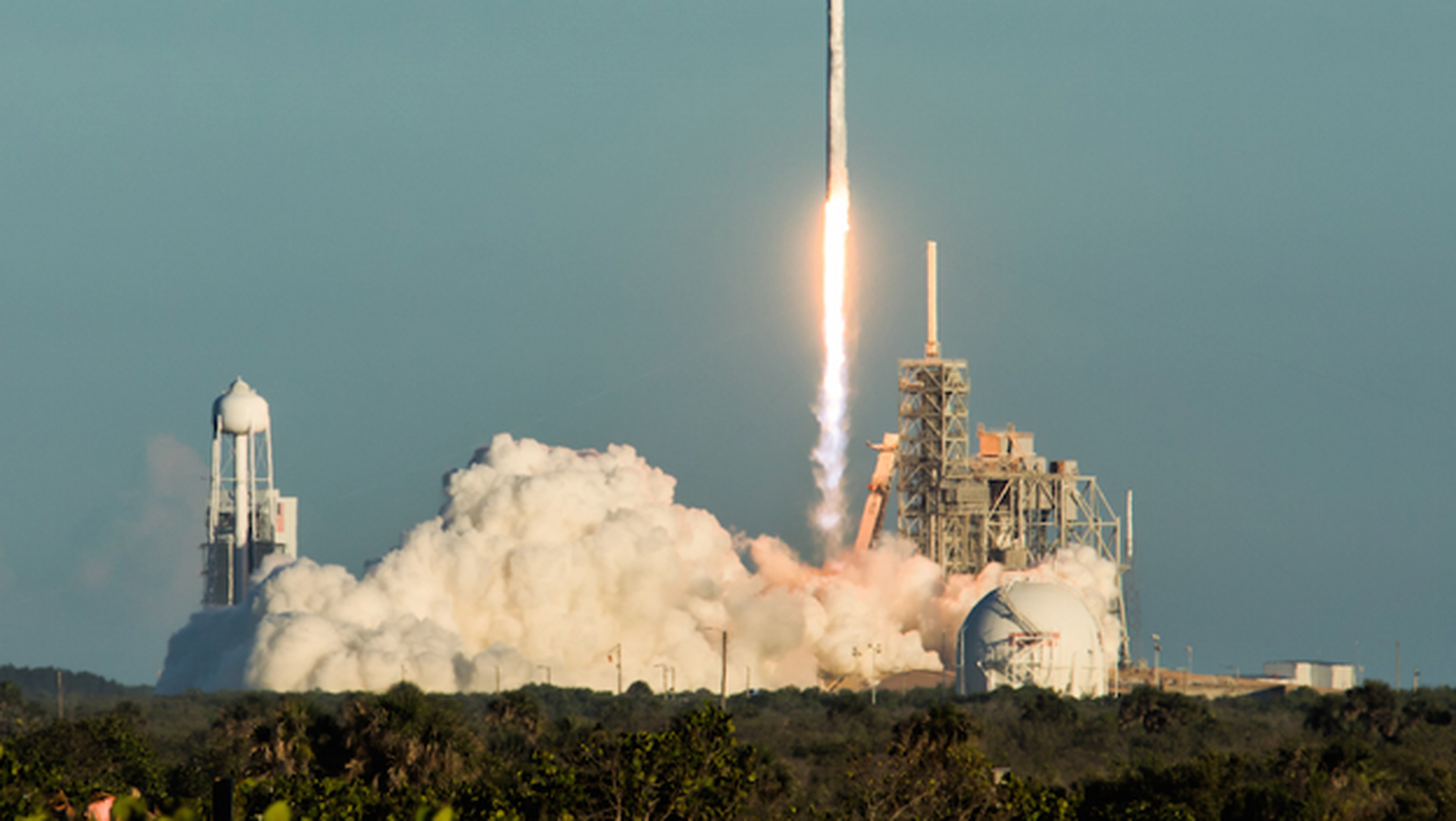 SpaceX pone en óribta el satélite Intelsat 35e