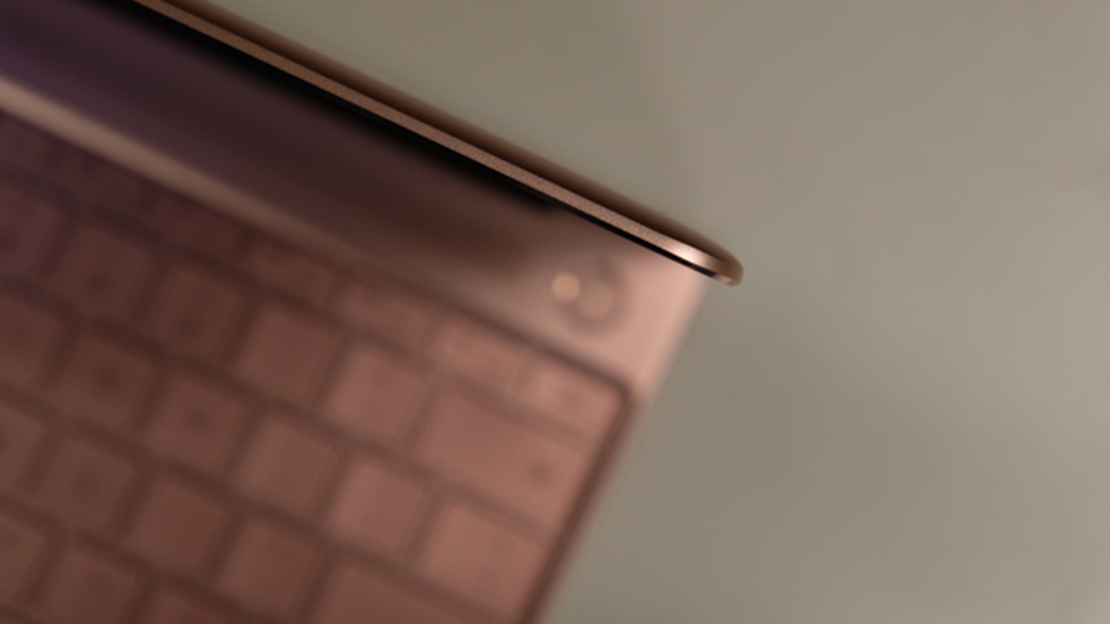 Todo el diseño de este Huawei MateBook X llama la atención por lo delgado de su grosor