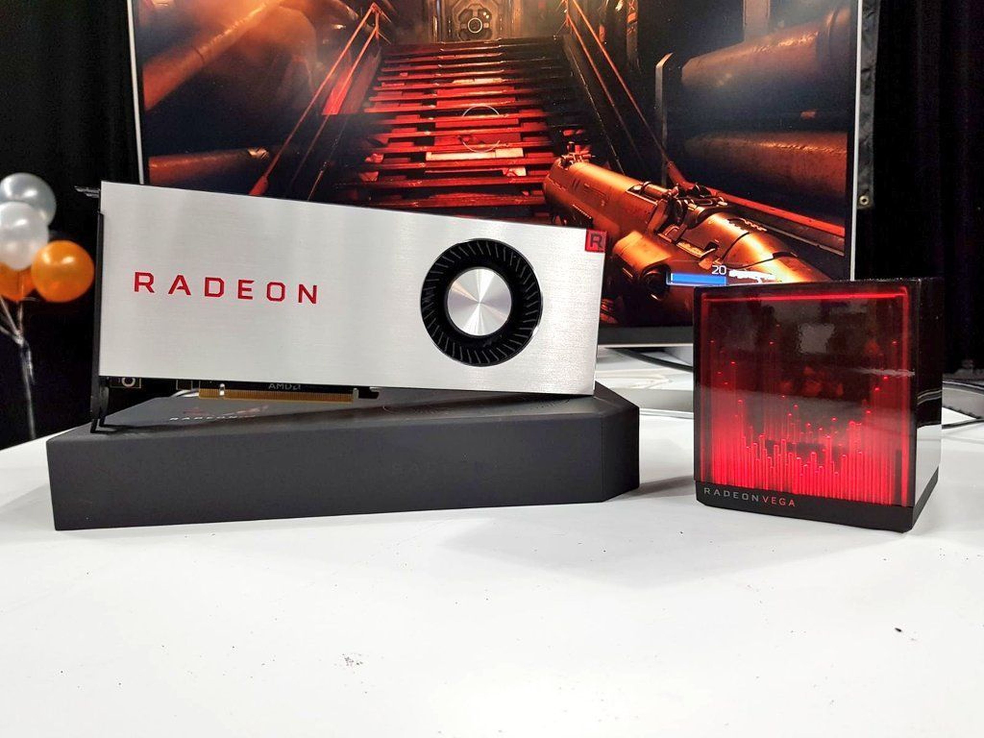 Un misterioso holocubo junto a la nueva AMD Radeon Vega RX ha despertado la curiosidad de muchos