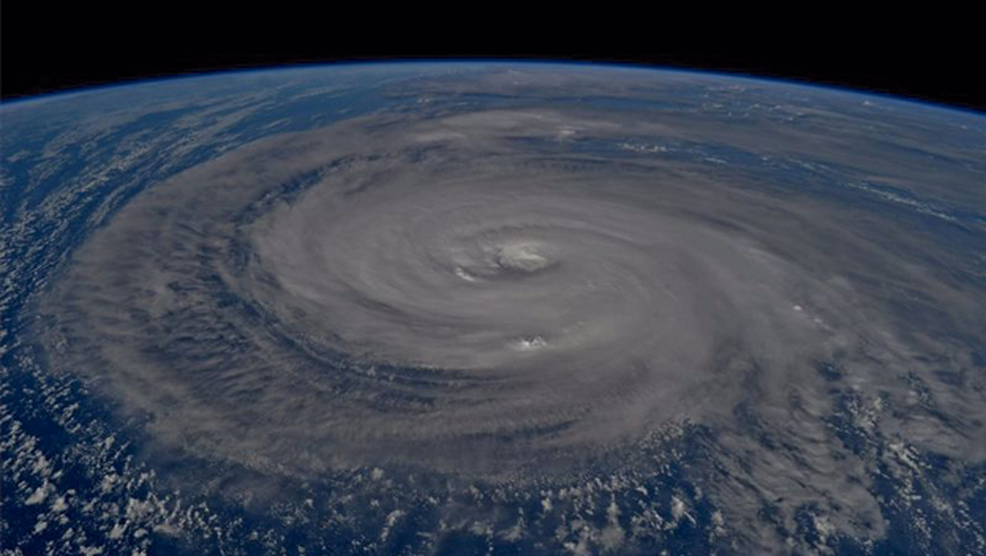 Espectaculares imágenes del tifón Noru