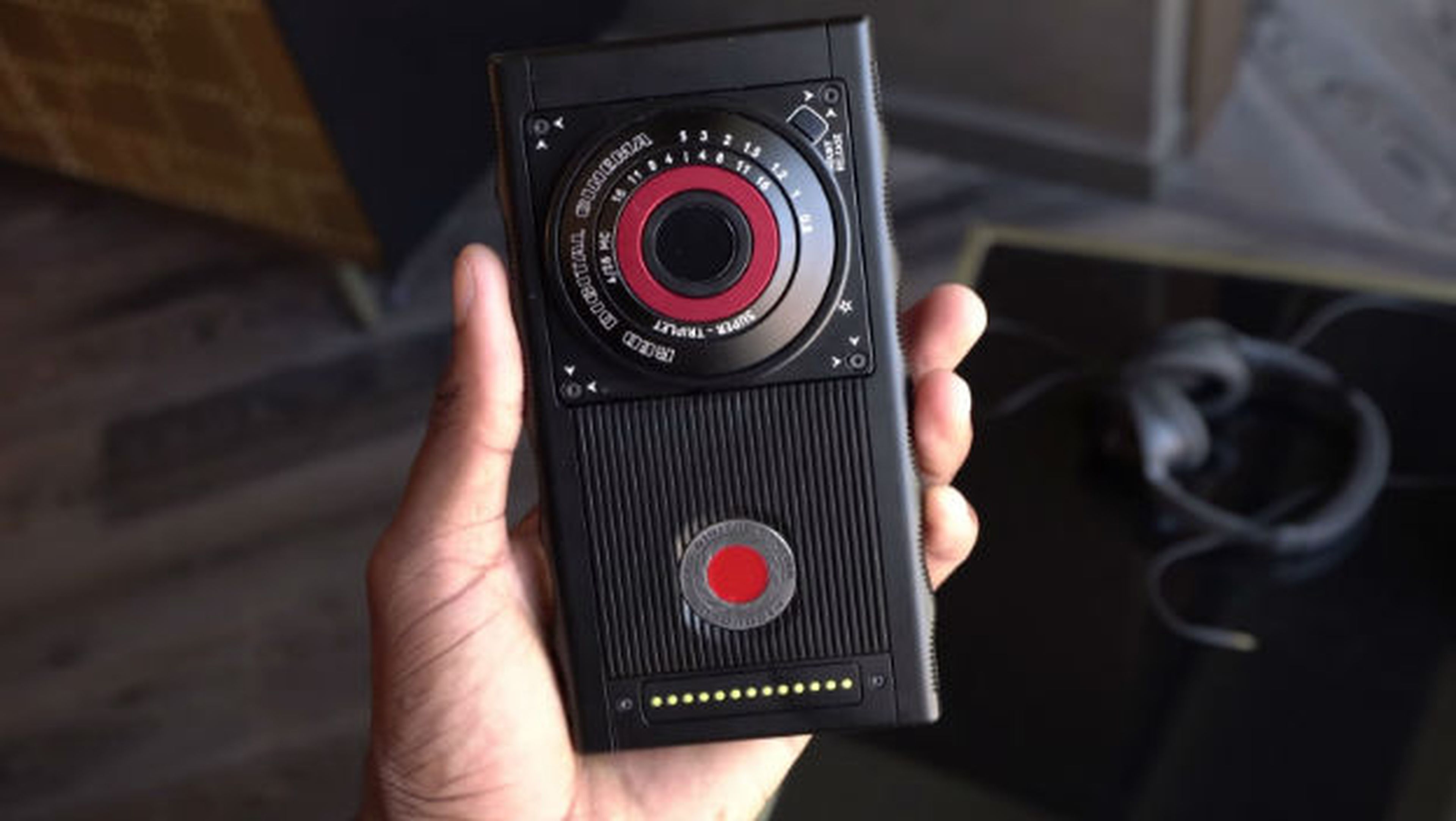 Ya podemos ver el prototipo de teléfono holográfico creado por el fabricante de cámaras RED