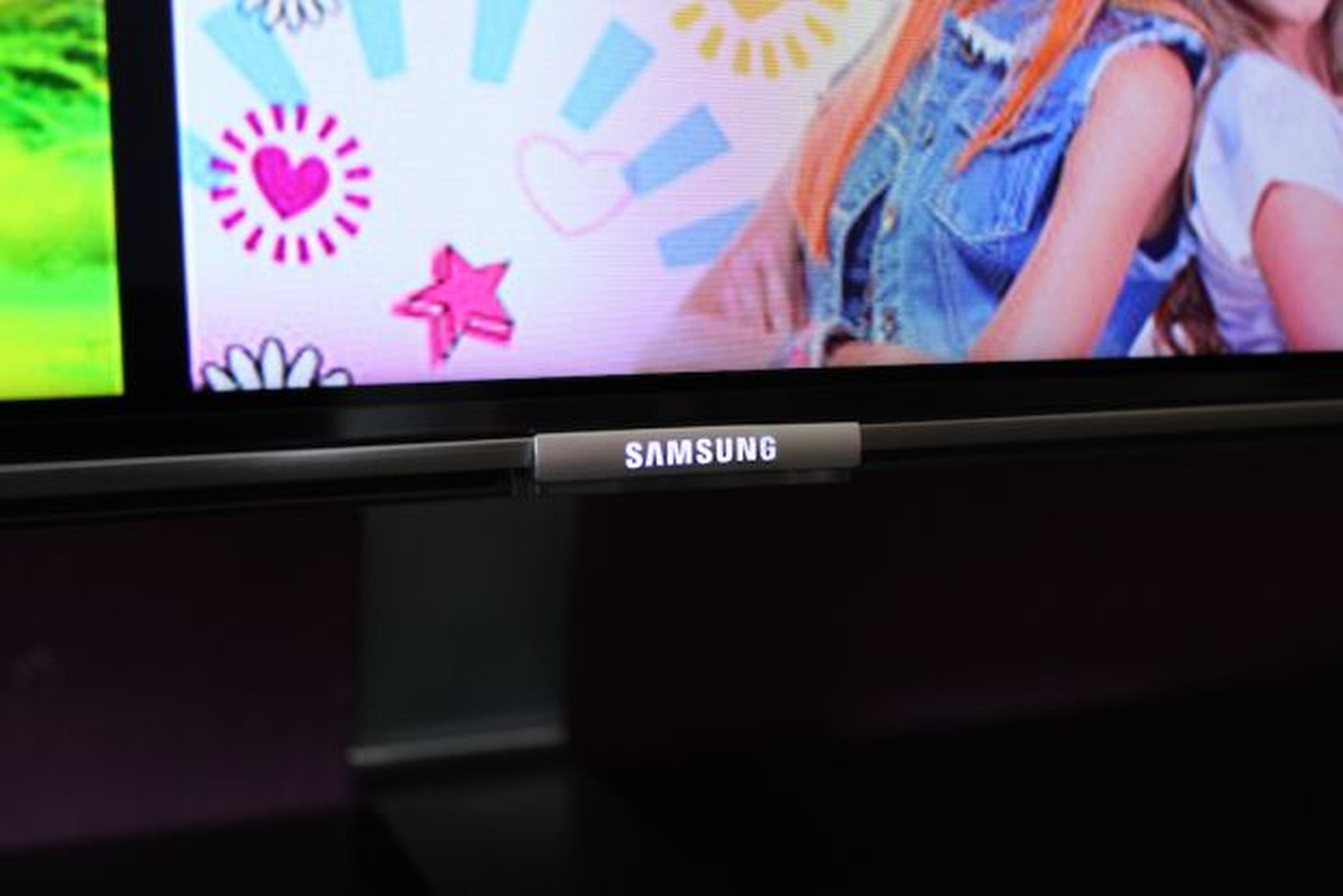 detalle televisor curvo QLED Samsung