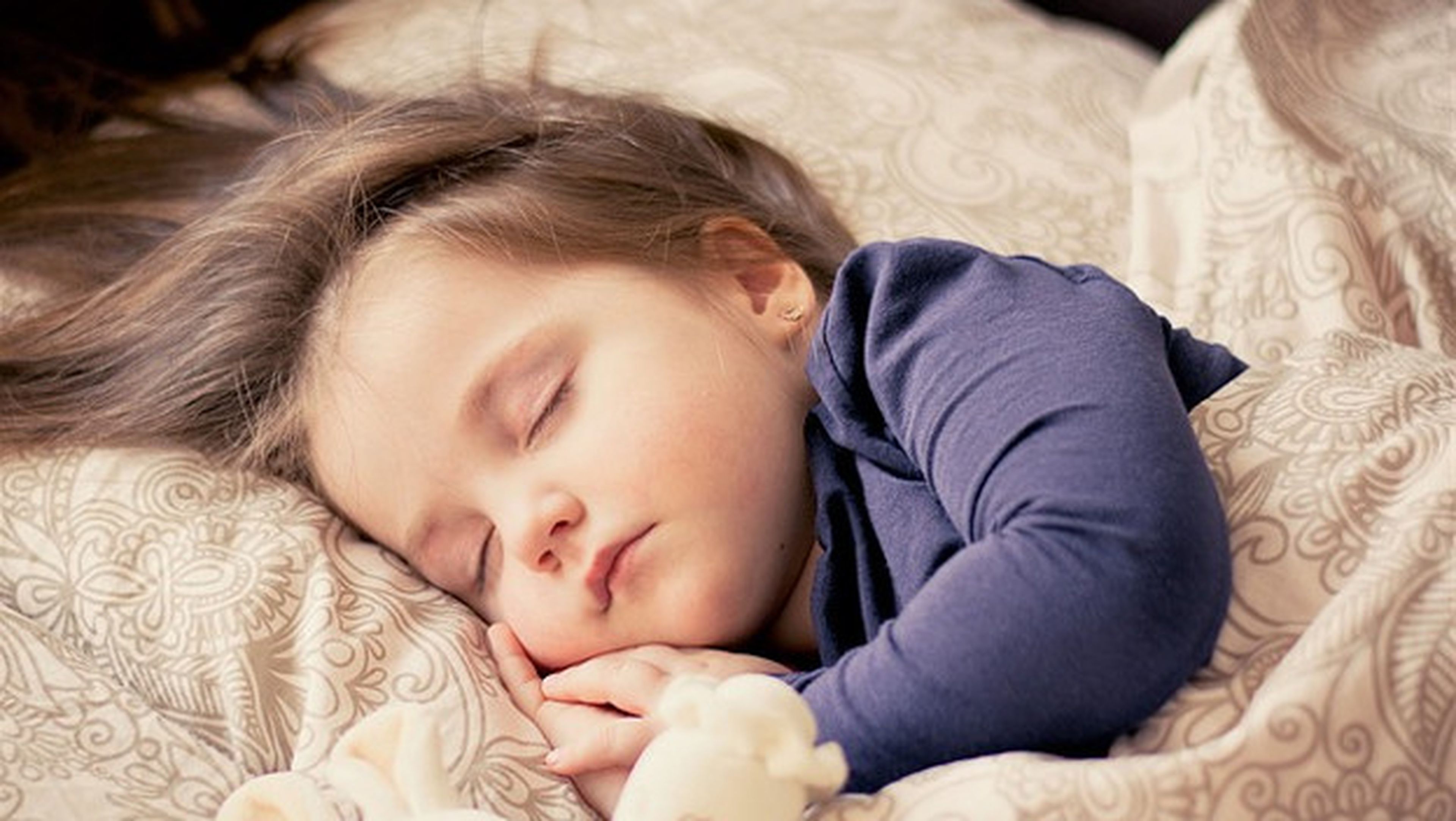 Hay que dormir más de siete horas diarias para conservar la salud.