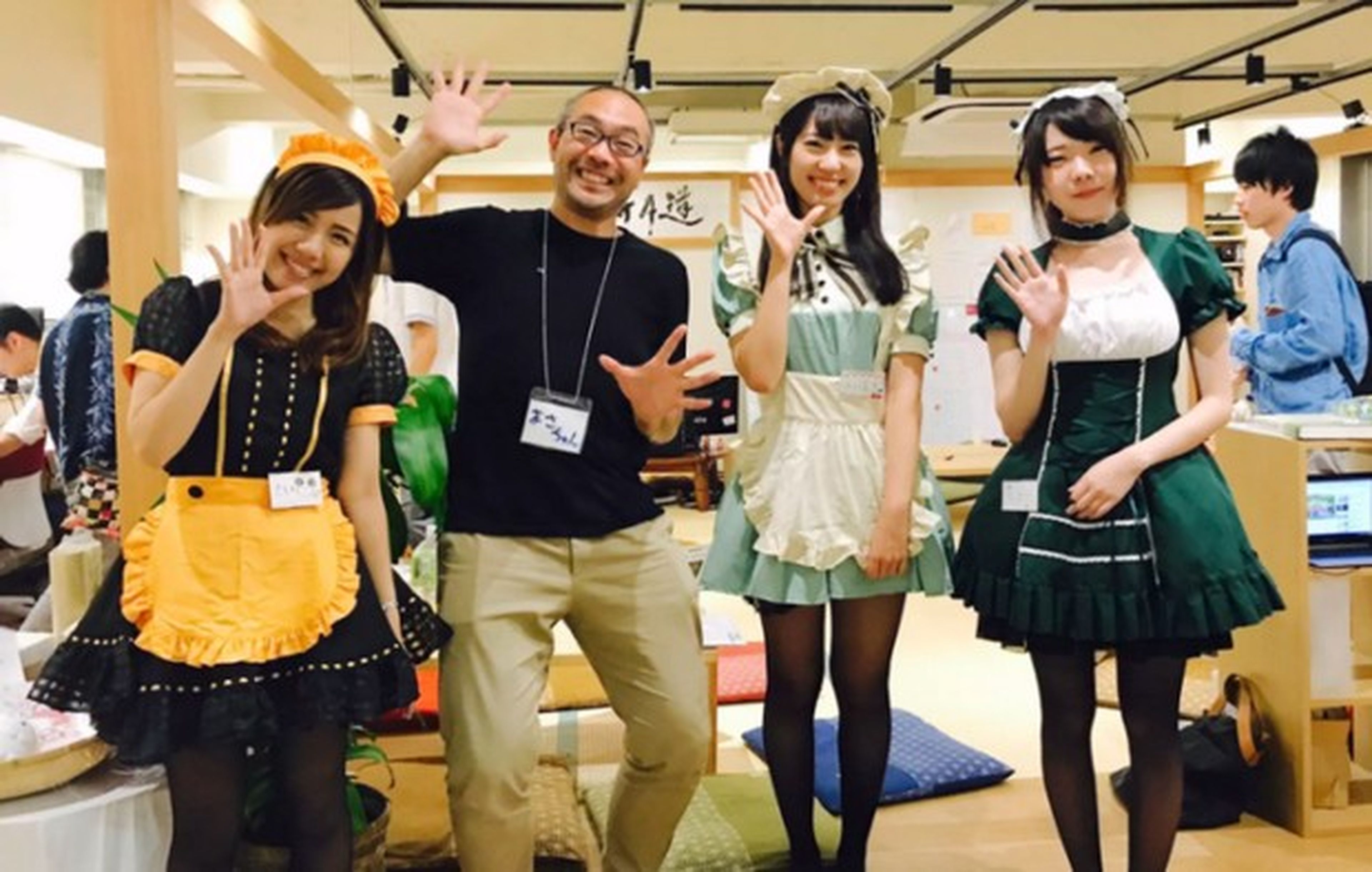 En Japón enseñan programación con chicas vestidas de doncella