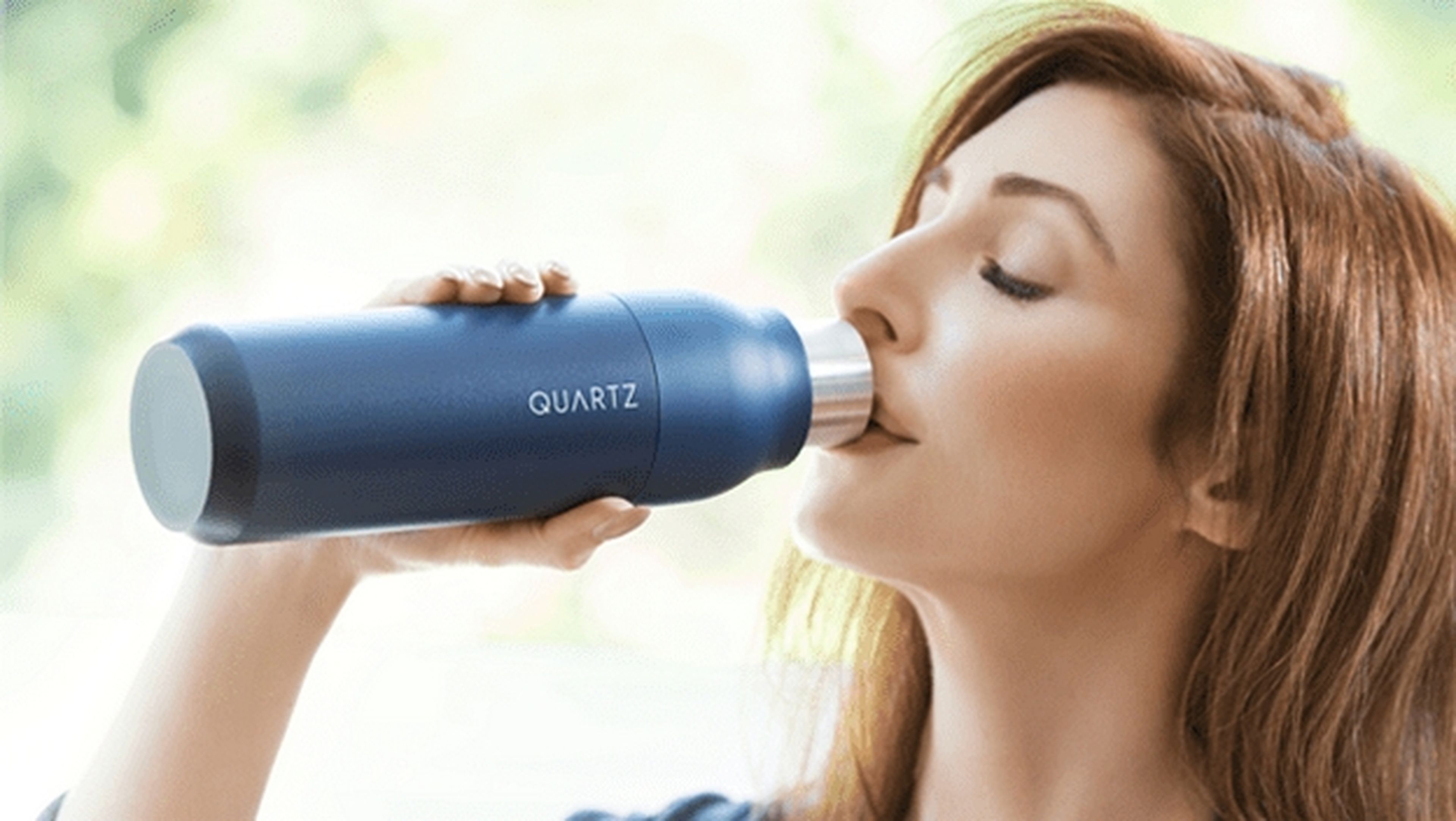 Quartz, la botella que purifica el agua, mata los gérmenes y se limpia sola