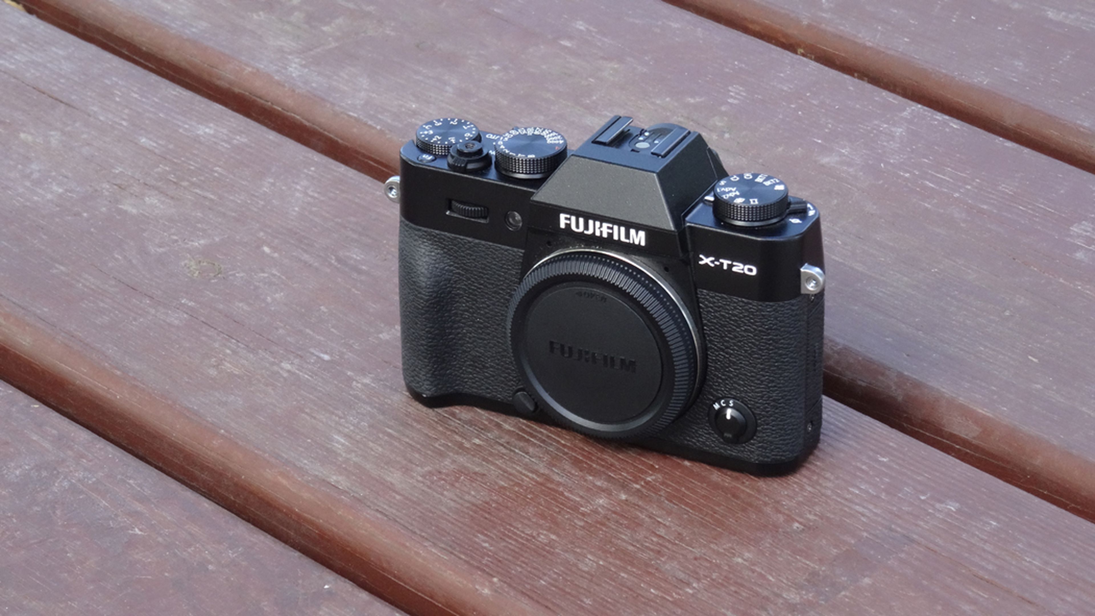 Diseño de la Fujifilm X-T20: así es esta cámara sin espejo
