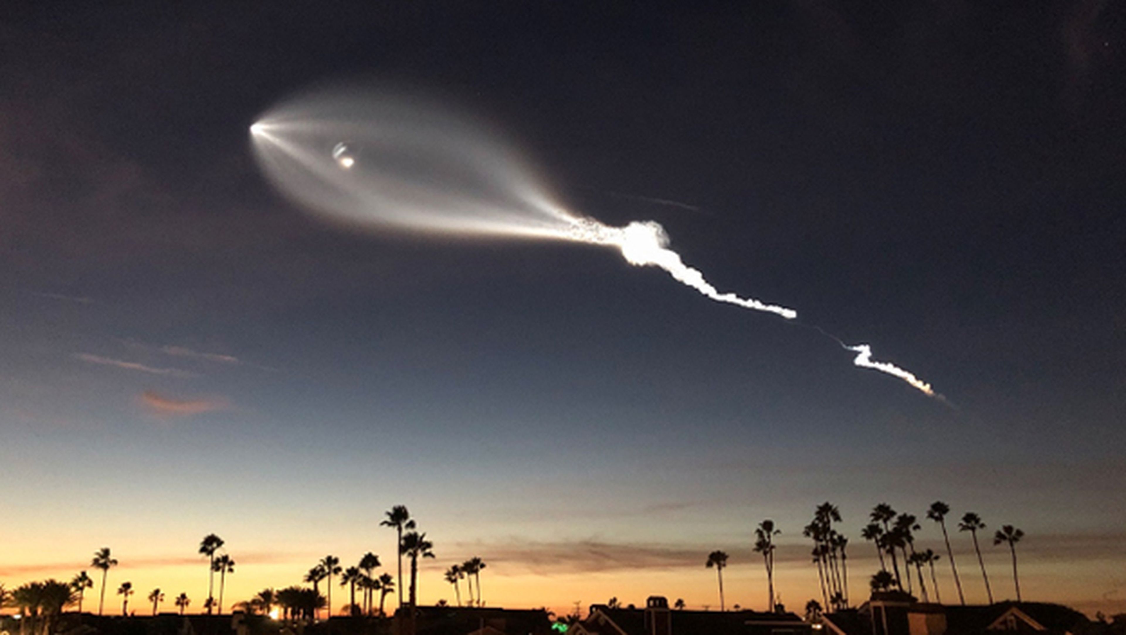 Así es la estela que dejó el cohete Falcon 9 en California