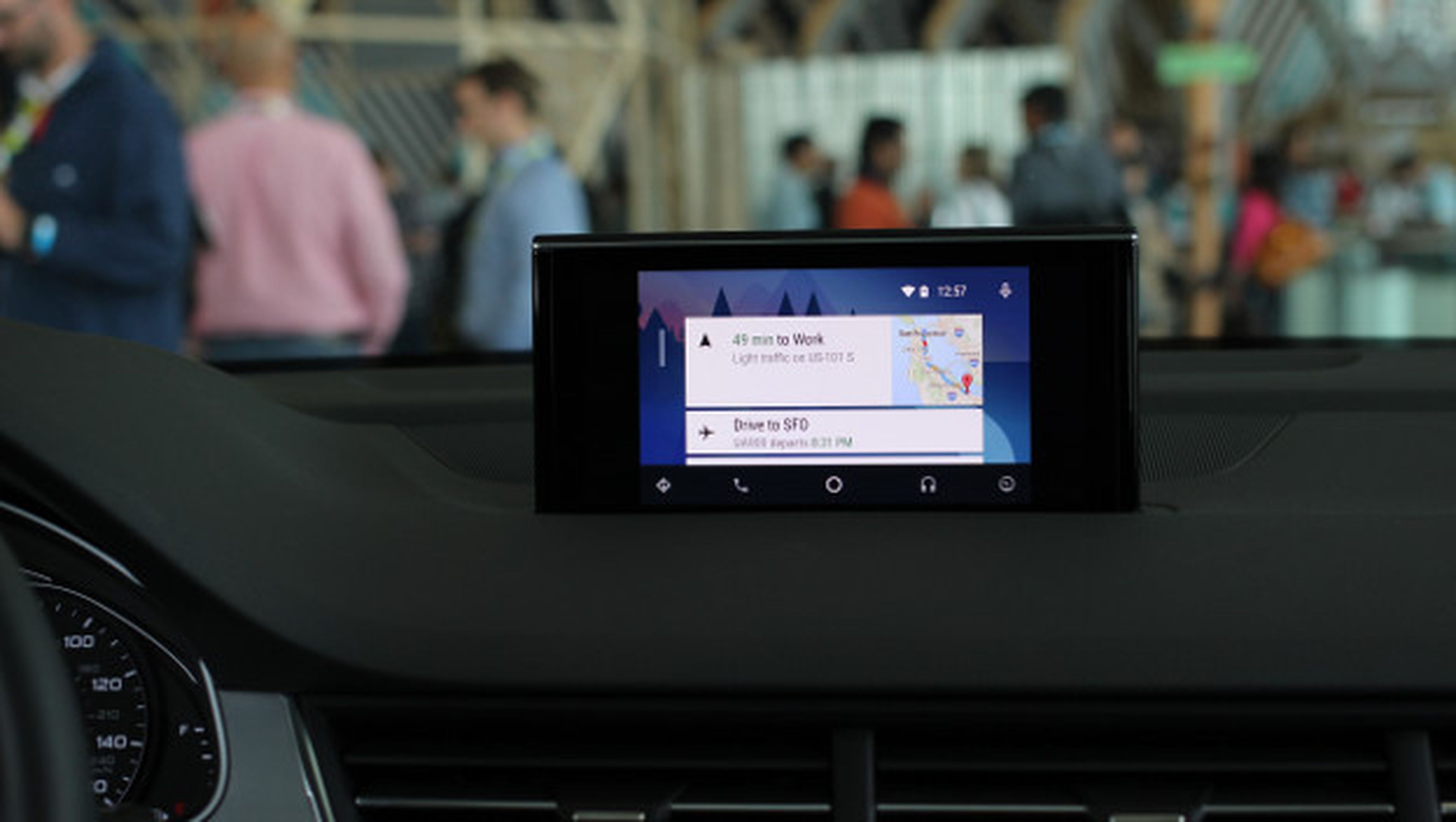 Ya puedes utilizar el asistente virtual Google Assistant en Android Auto.