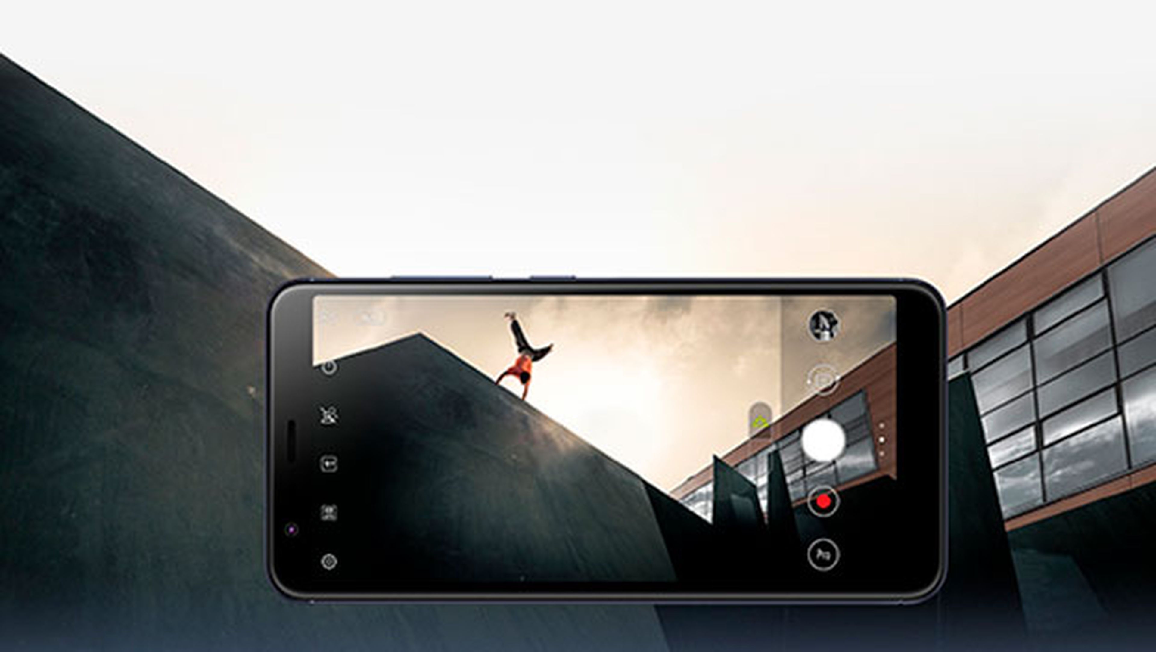 Zenfone Max Plus incluye una lente gran angular