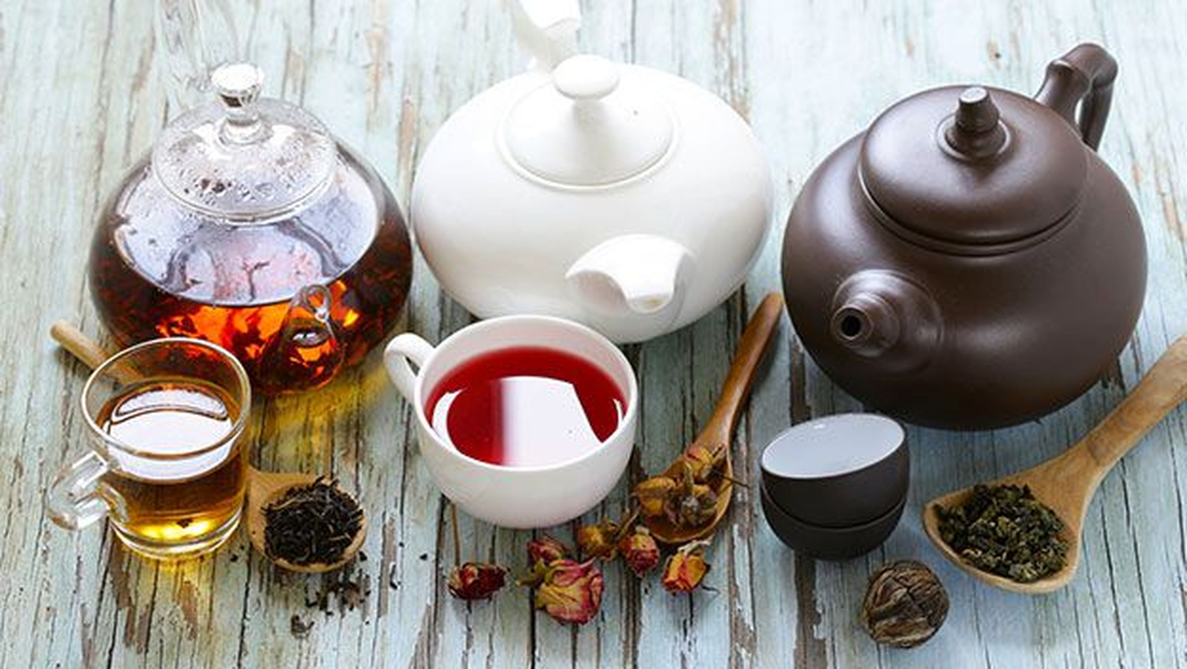 Навести чай. Чай. Чай в чайнике. Заварка чая. Красивый чай в чайнике.