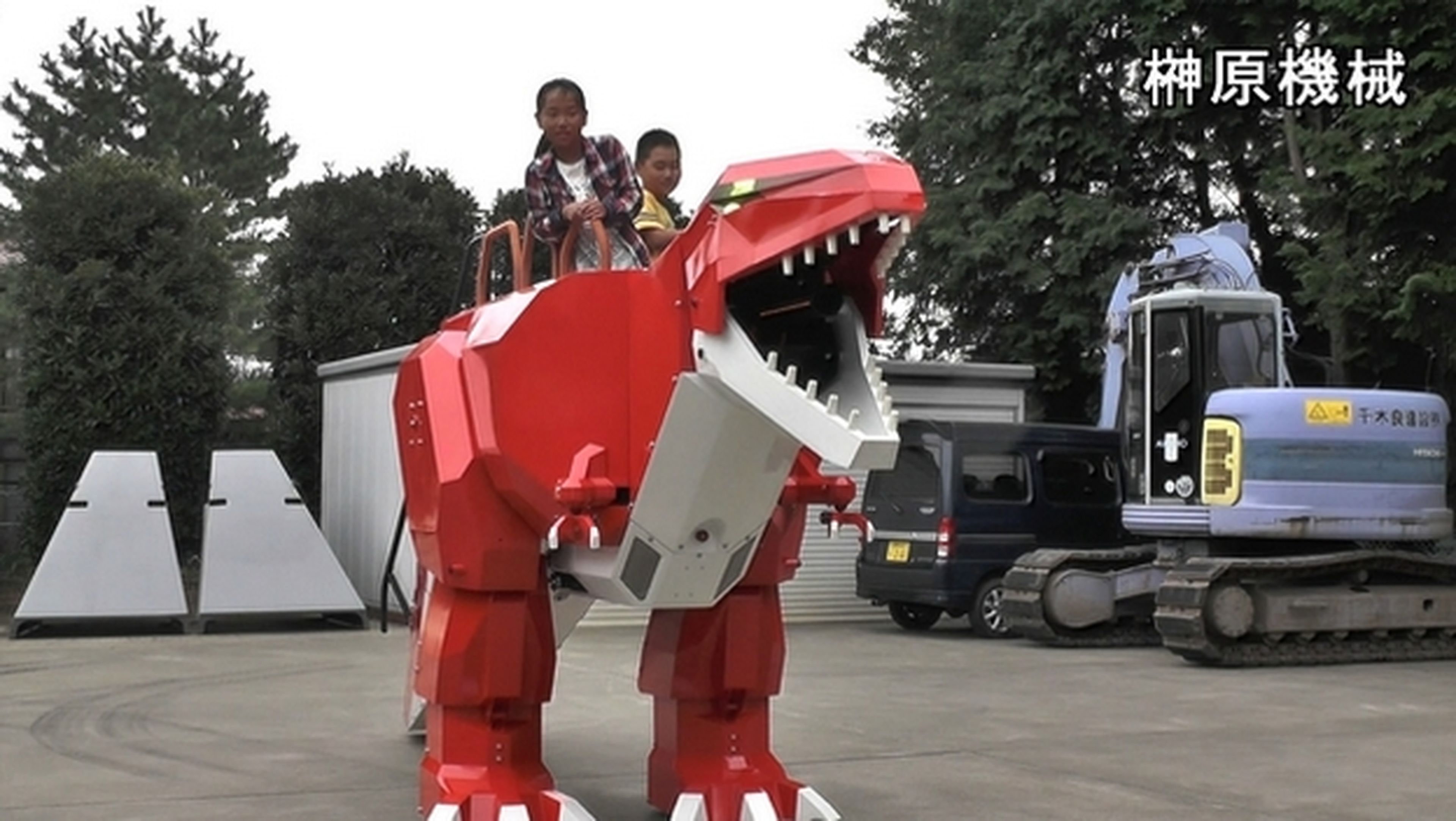 Robots gigantes pilotados por niños, así se divierten en Japón