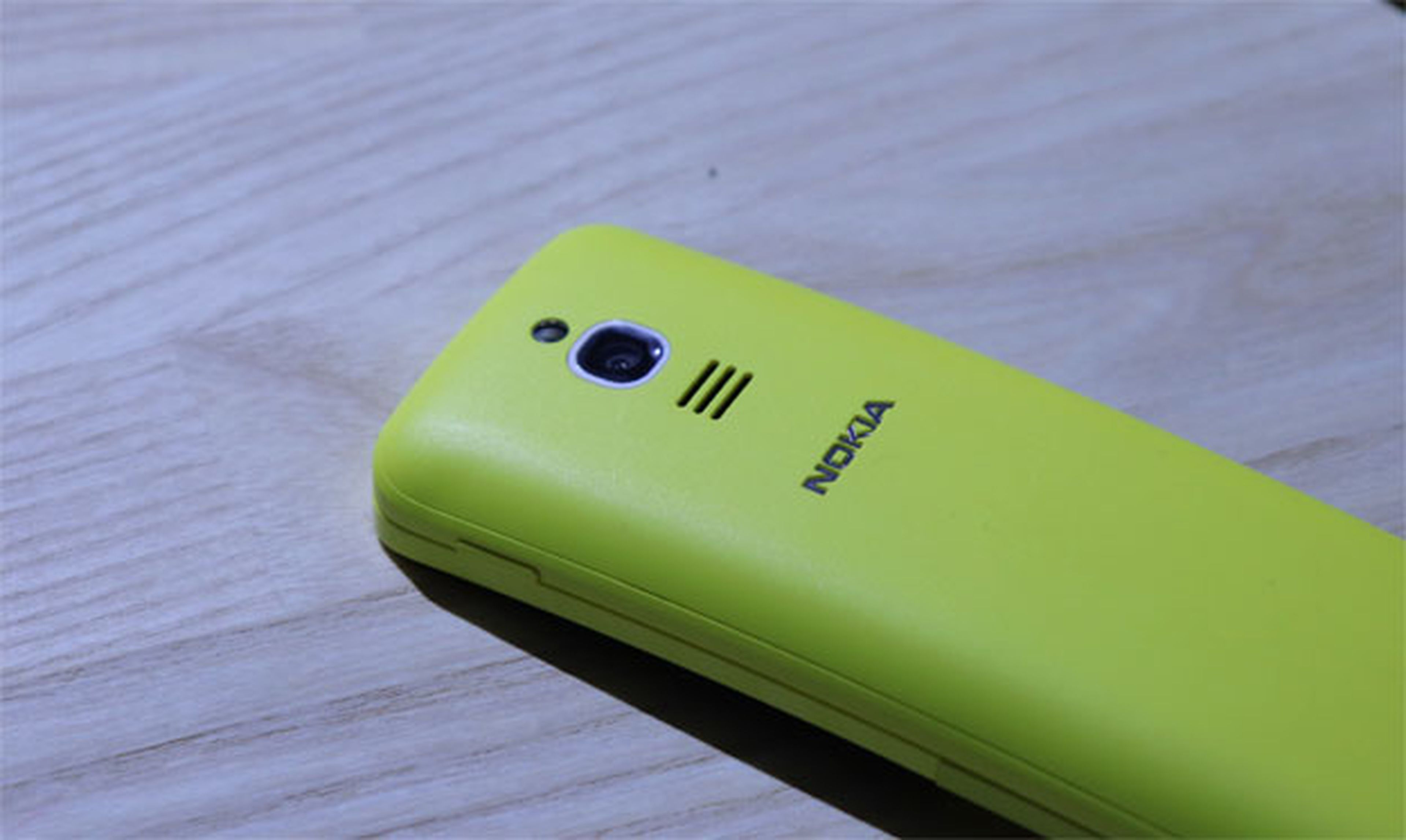 La trasera del Nokia 8110 4G