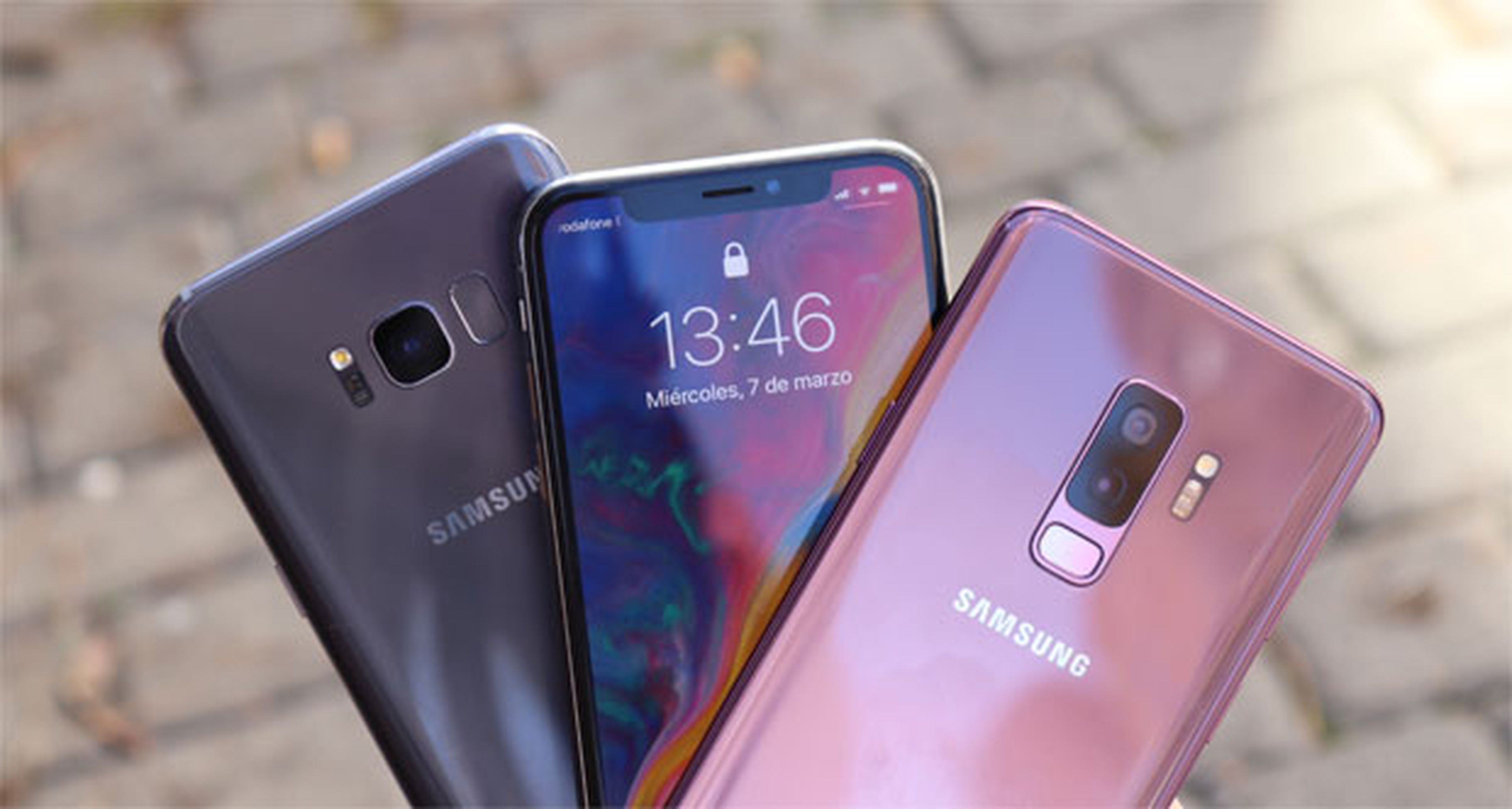 Tres de los mejores móviles del momento en una misma foto: Galaxy S8+, iPhone X y S9+