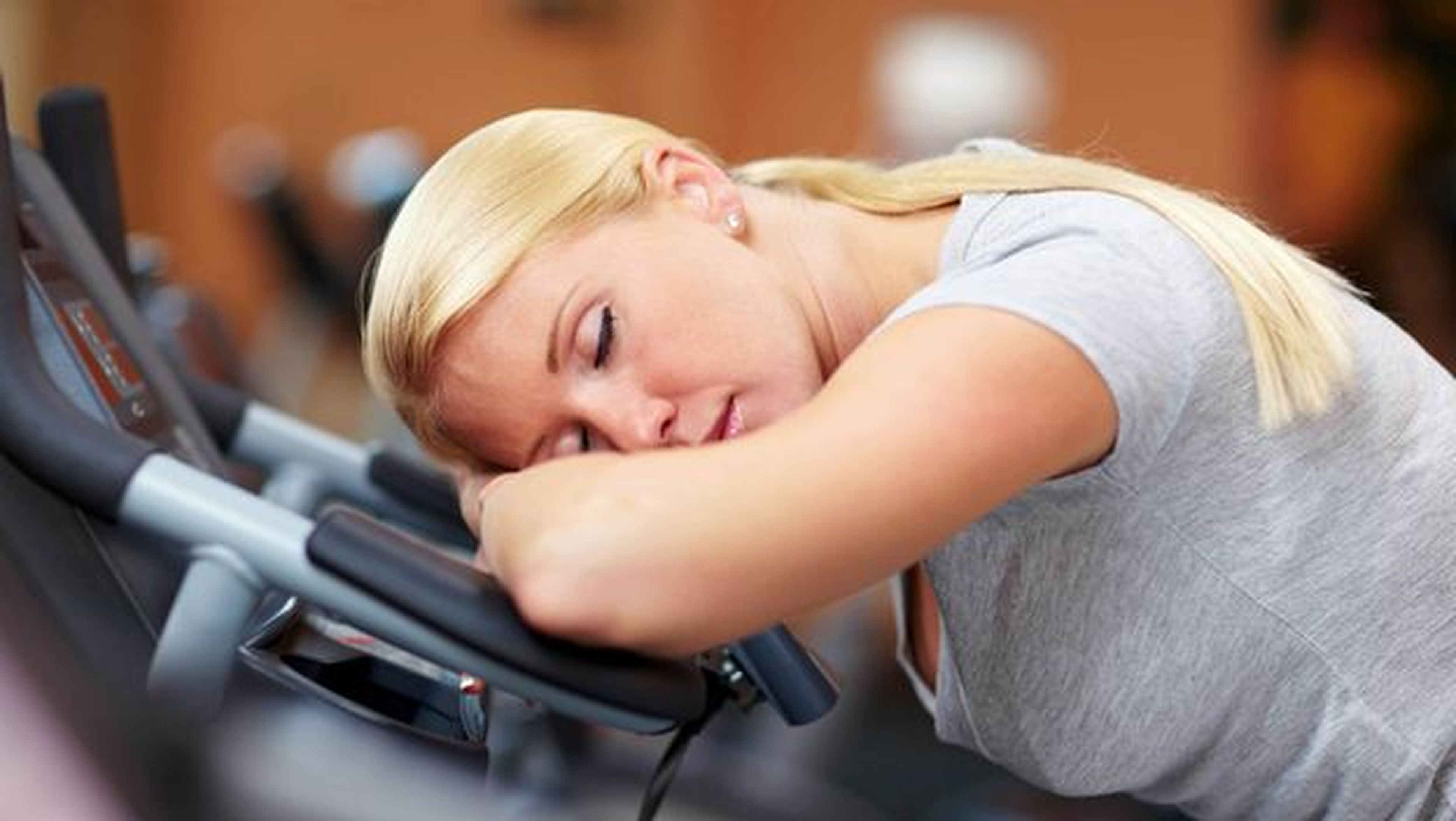 Dormir una hora más o salir a hacer deporte: los expertos hablan