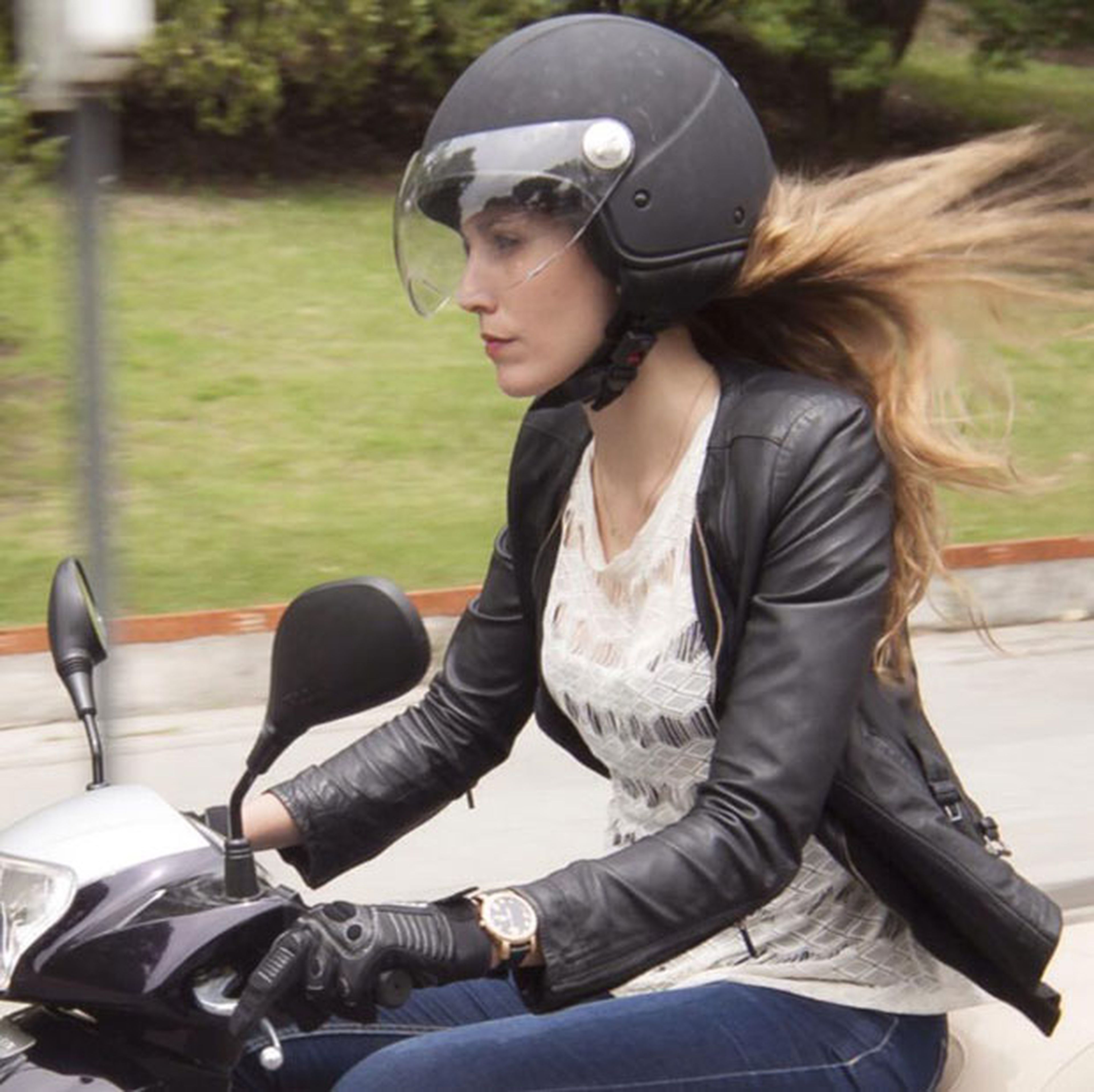 Cristina, la protagonista de nuestra entrevista sobre el aparcamiento de motos en la acera de Madrid