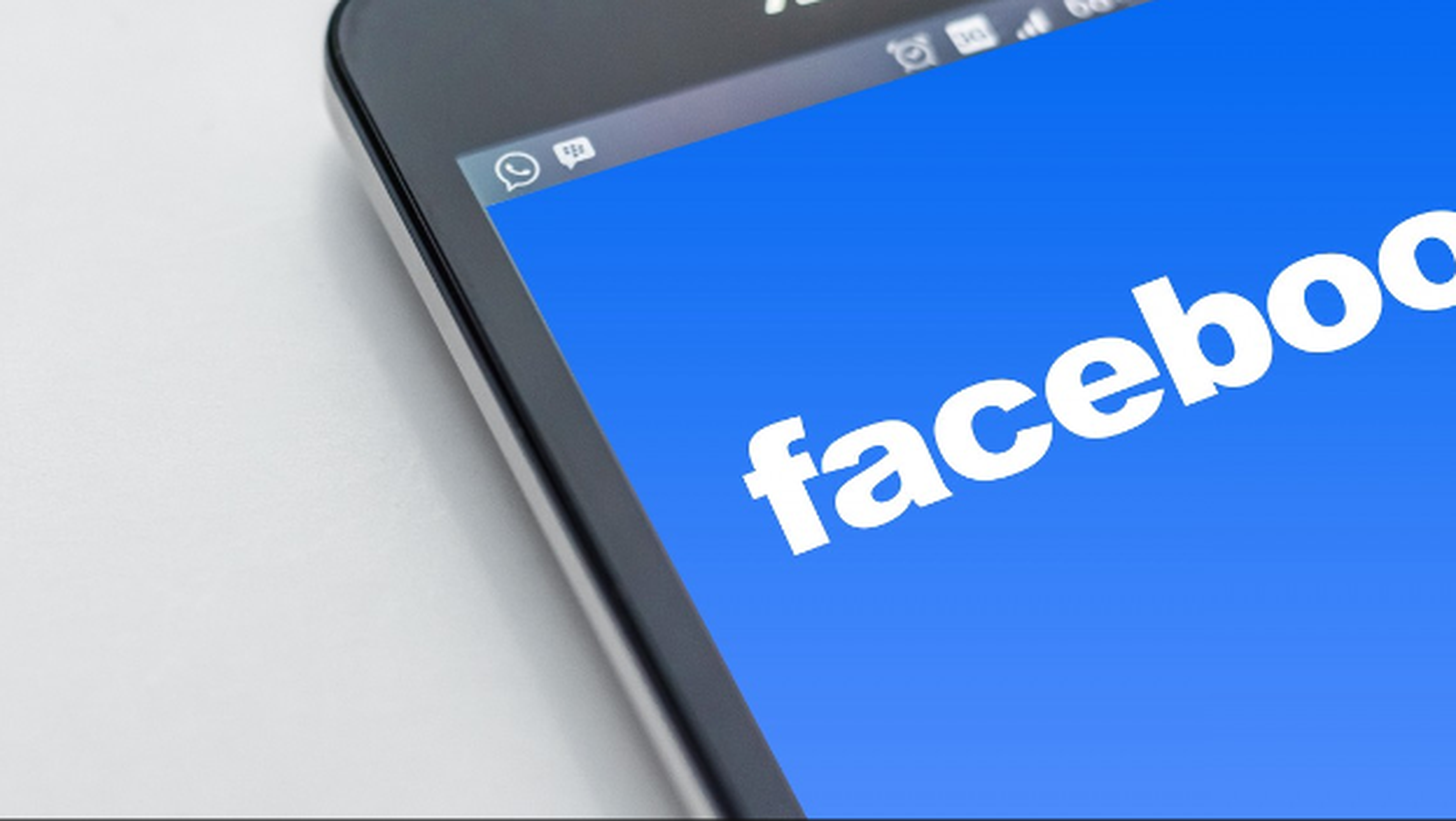 Facebook se lleva una multa por violar la privacidad de sus usuarios.