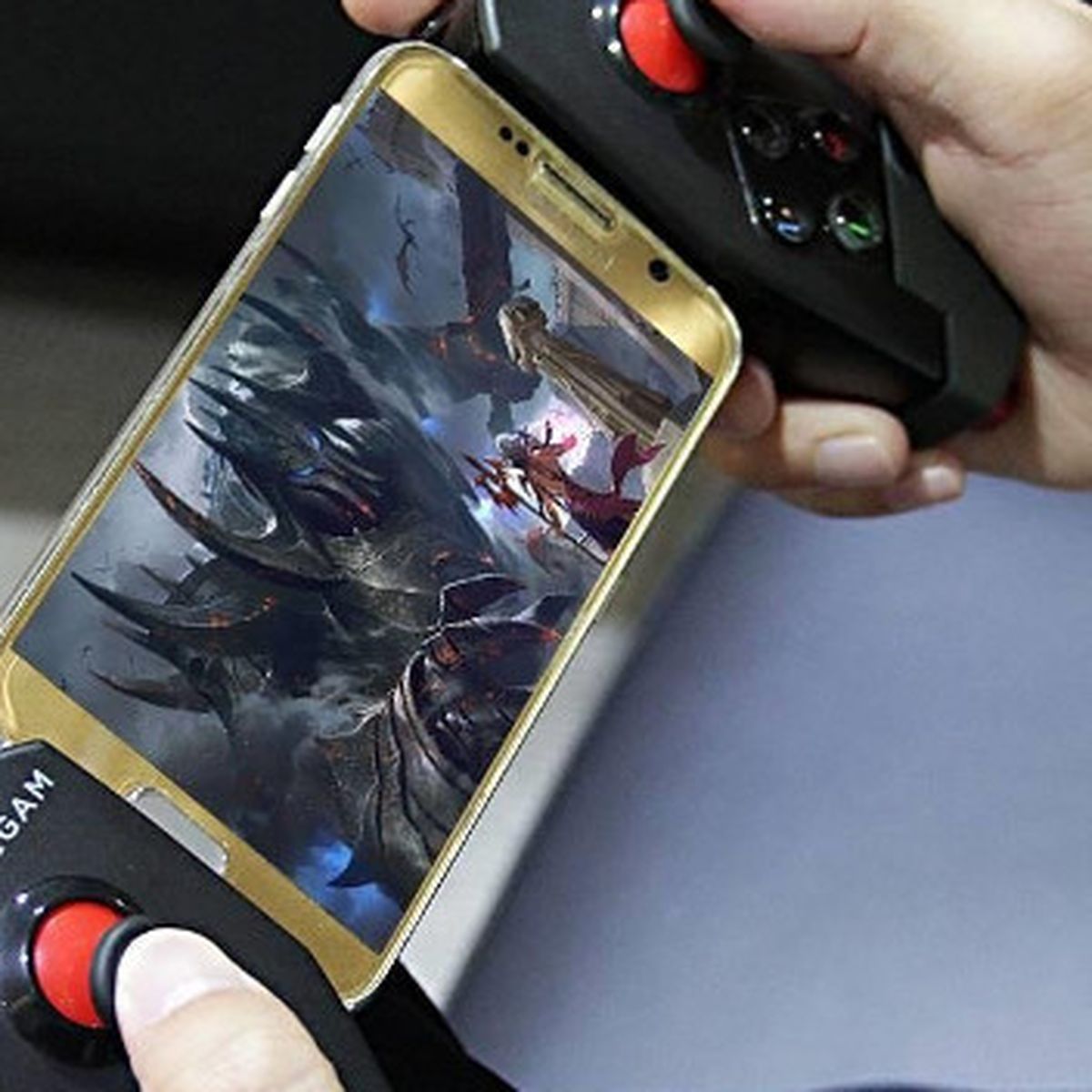 Este mando y gatillos para móvil te convertirán en el mejor jugador de PUBG  o Fortnite por menos de 10€