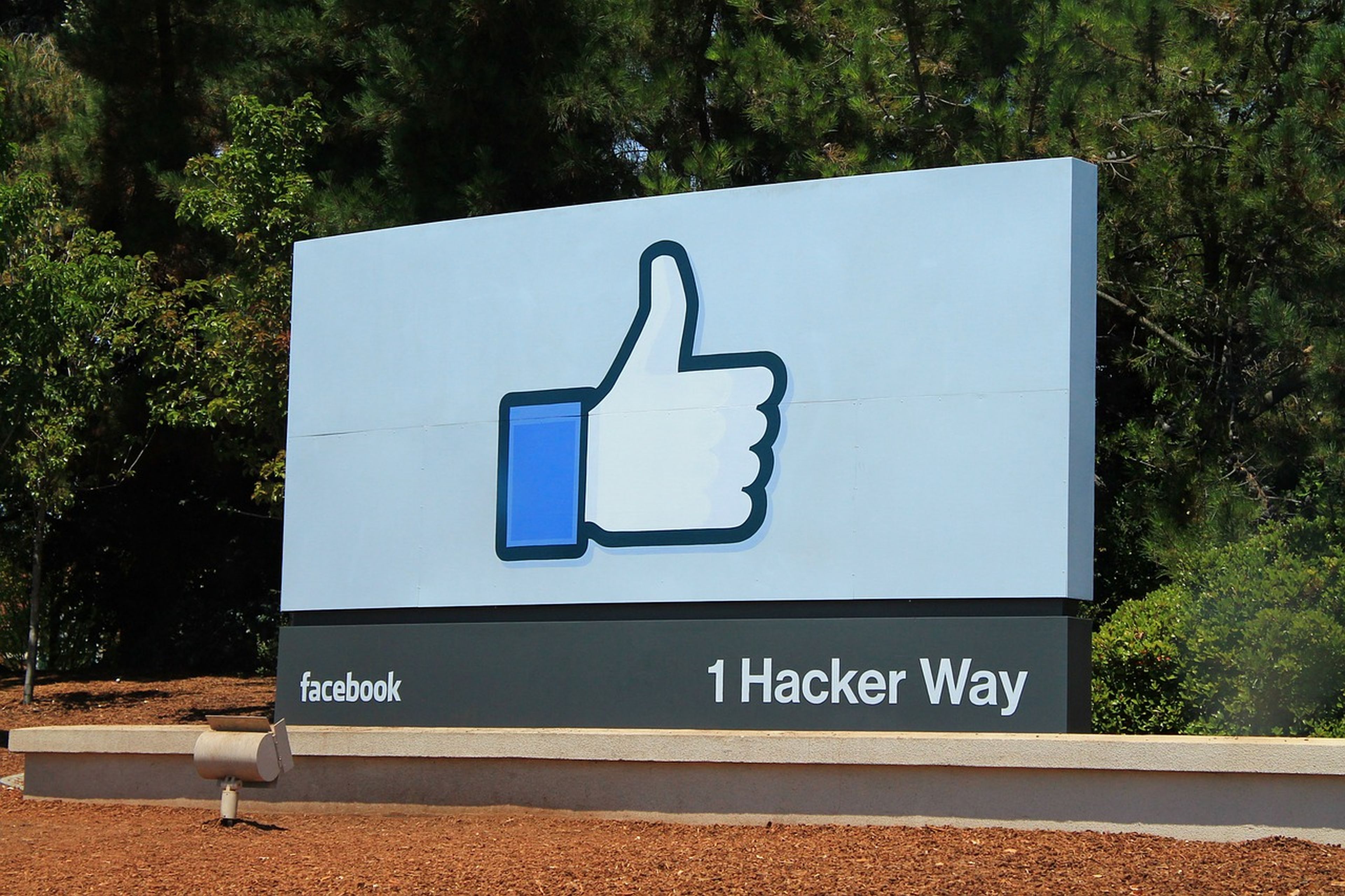Un posible Facebook de pago y otras revelaciones de Zuckerberg ante el Senado de EEUU