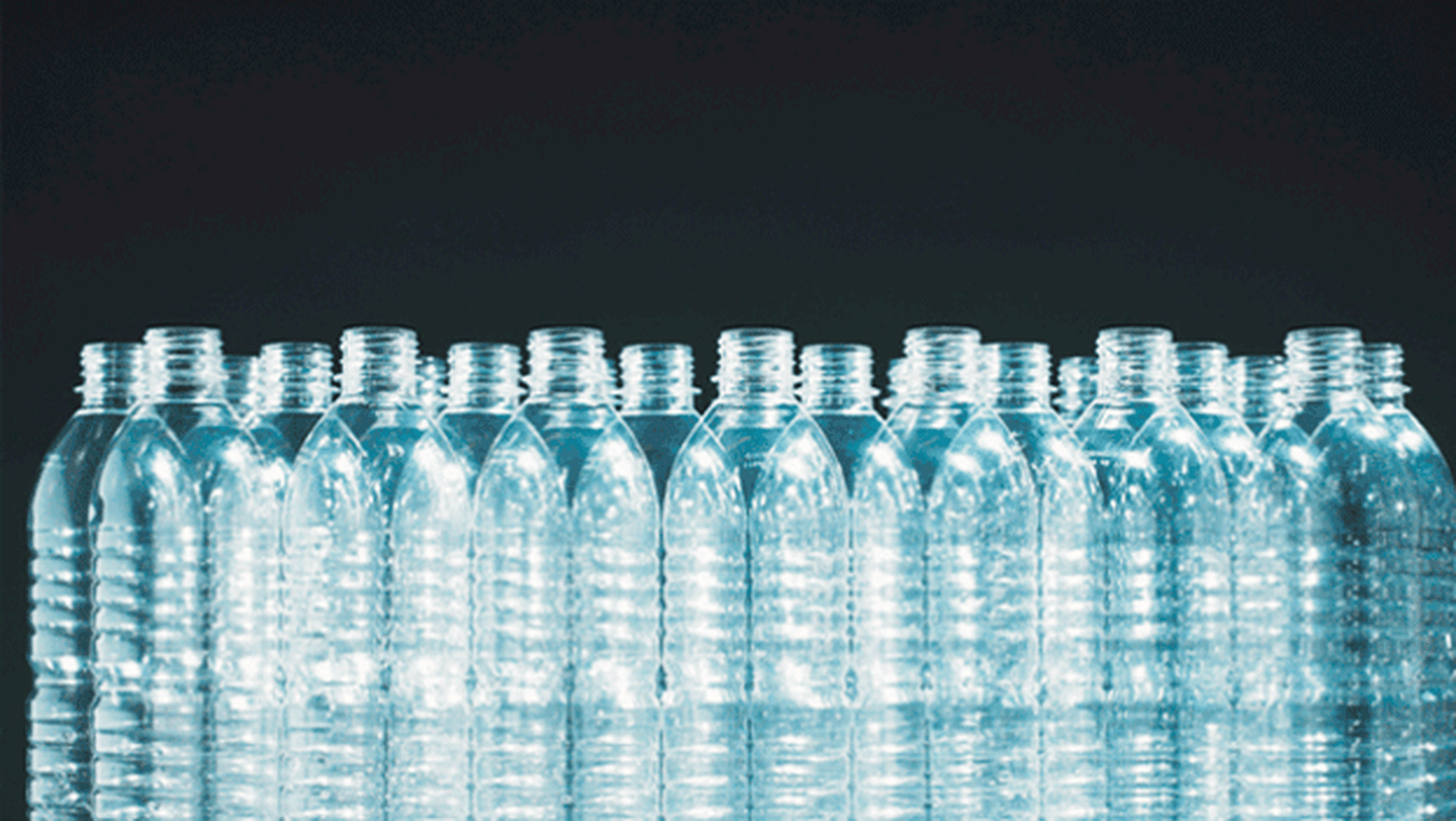 Enzimas destruyen el plástico botellas de agua