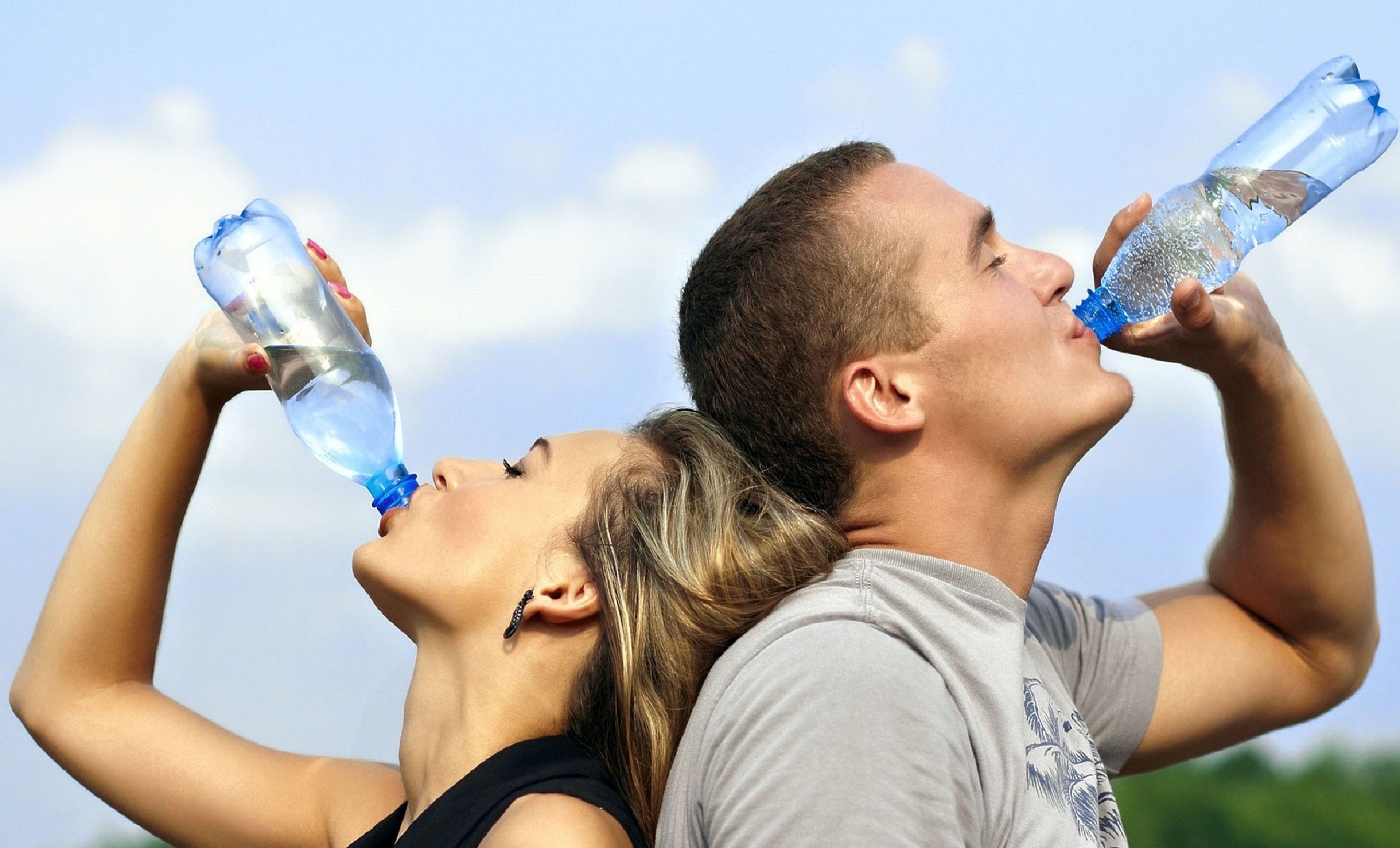 ¿Qué ocurre en tu cuerpo si sólo bebes agua?